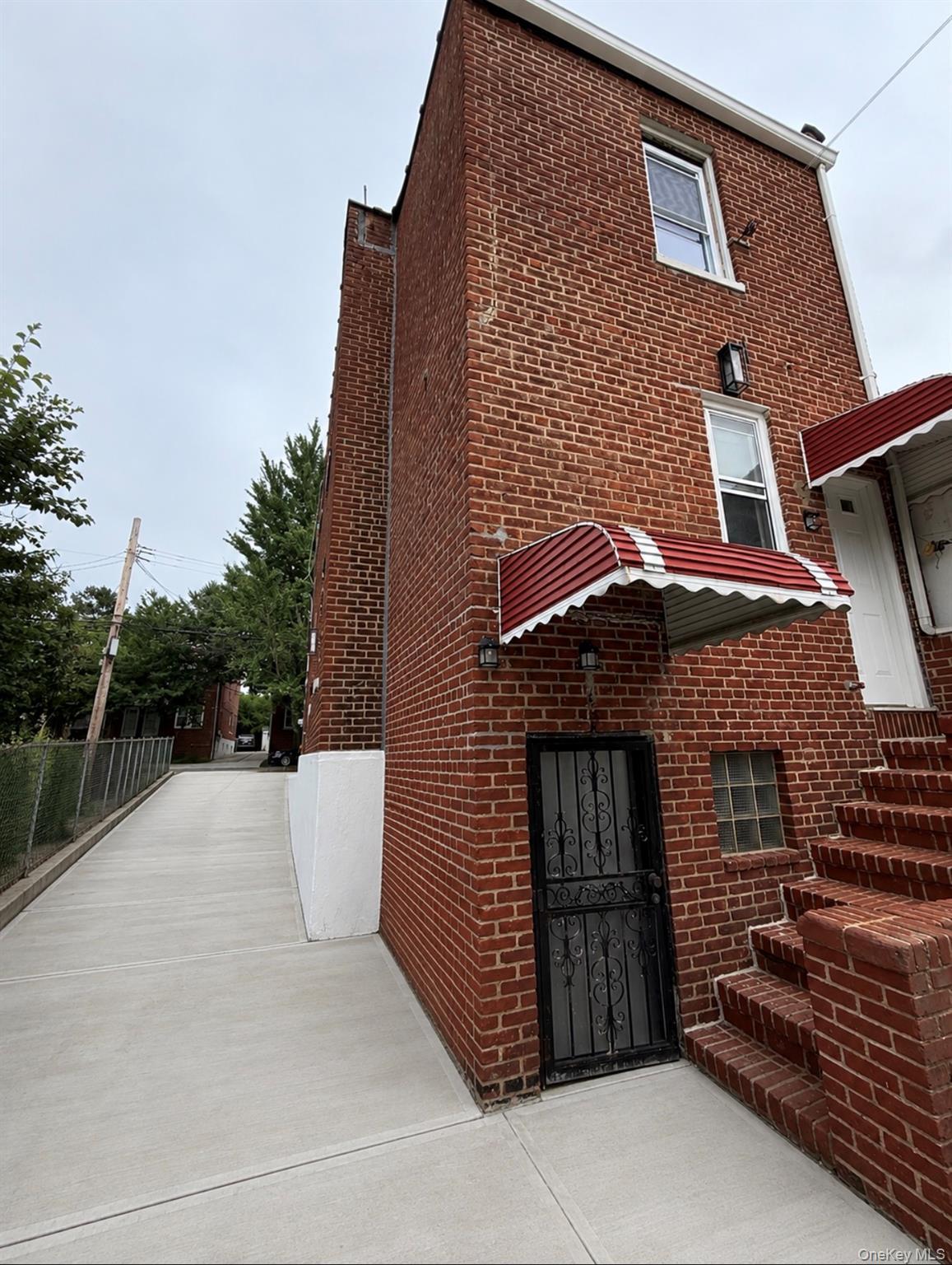 Single Family Merry Avenue Bronx, NY 10461, MLS-1036062-41
