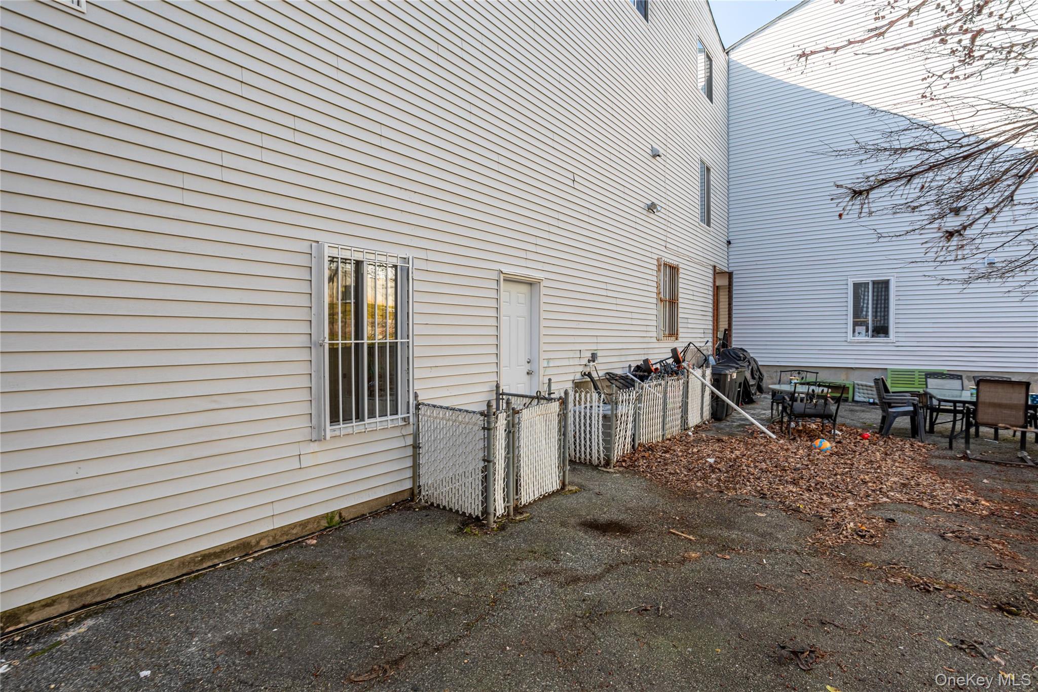 Single Family Ilyssa Way  Staten Island, NY 10312, MLS-1036097-23