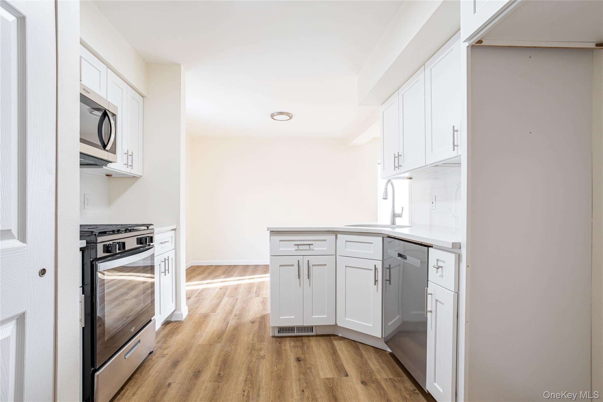 Single Family Ilyssa Way Staten Island, NY 10312, MLS-1036097-3