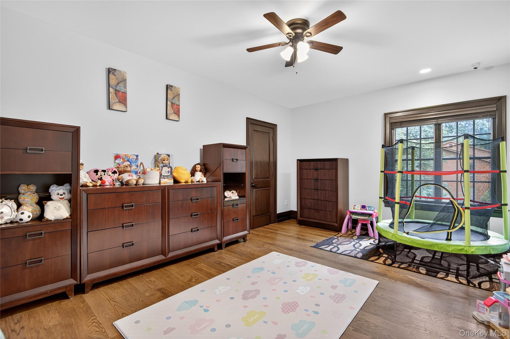 Single Family Gloria Lane Suffolk County, NY 11743, MLS-1036110-31