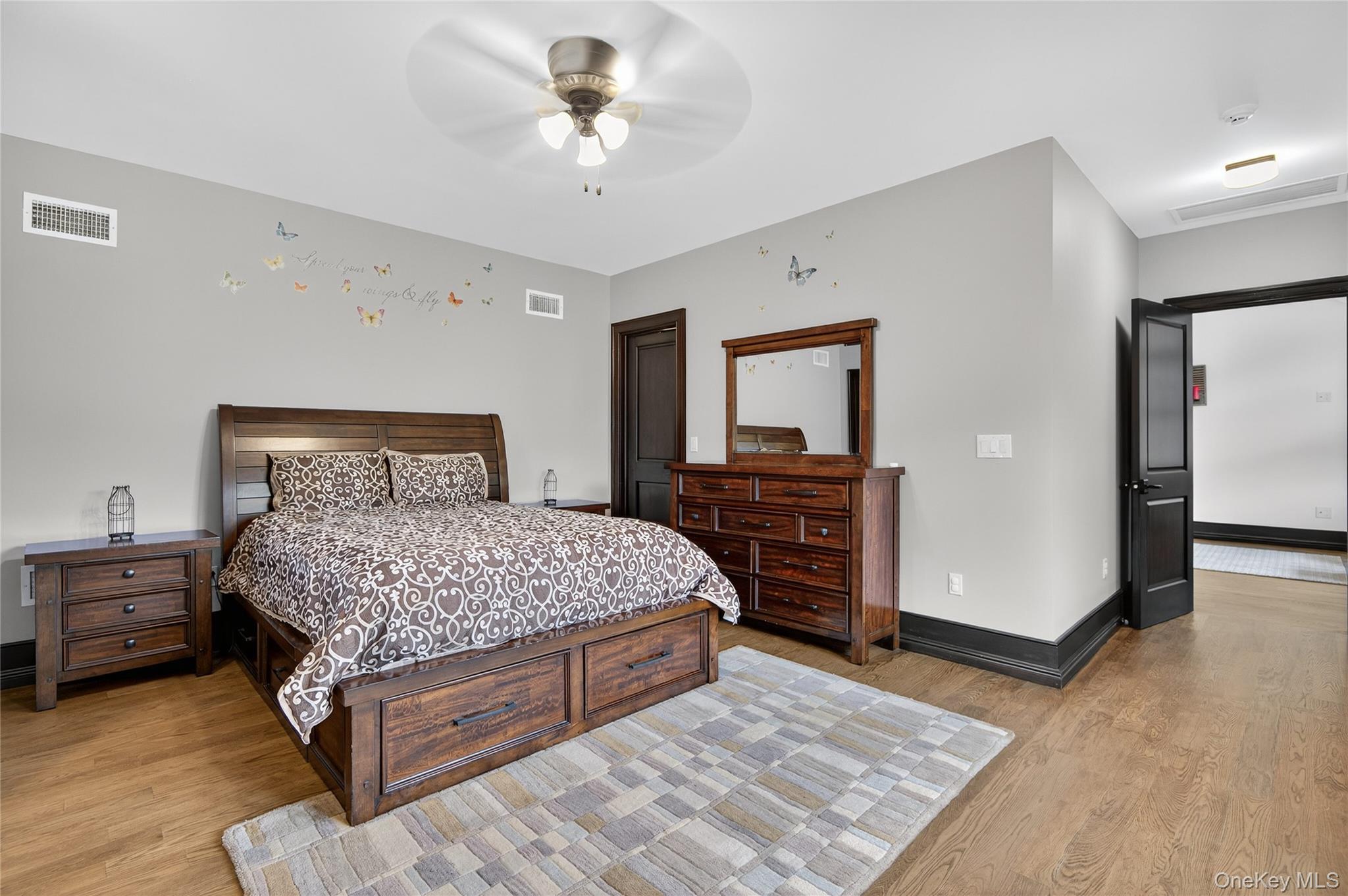 Single Family Gloria Lane Suffolk County, NY 11743, MLS-1036110-35