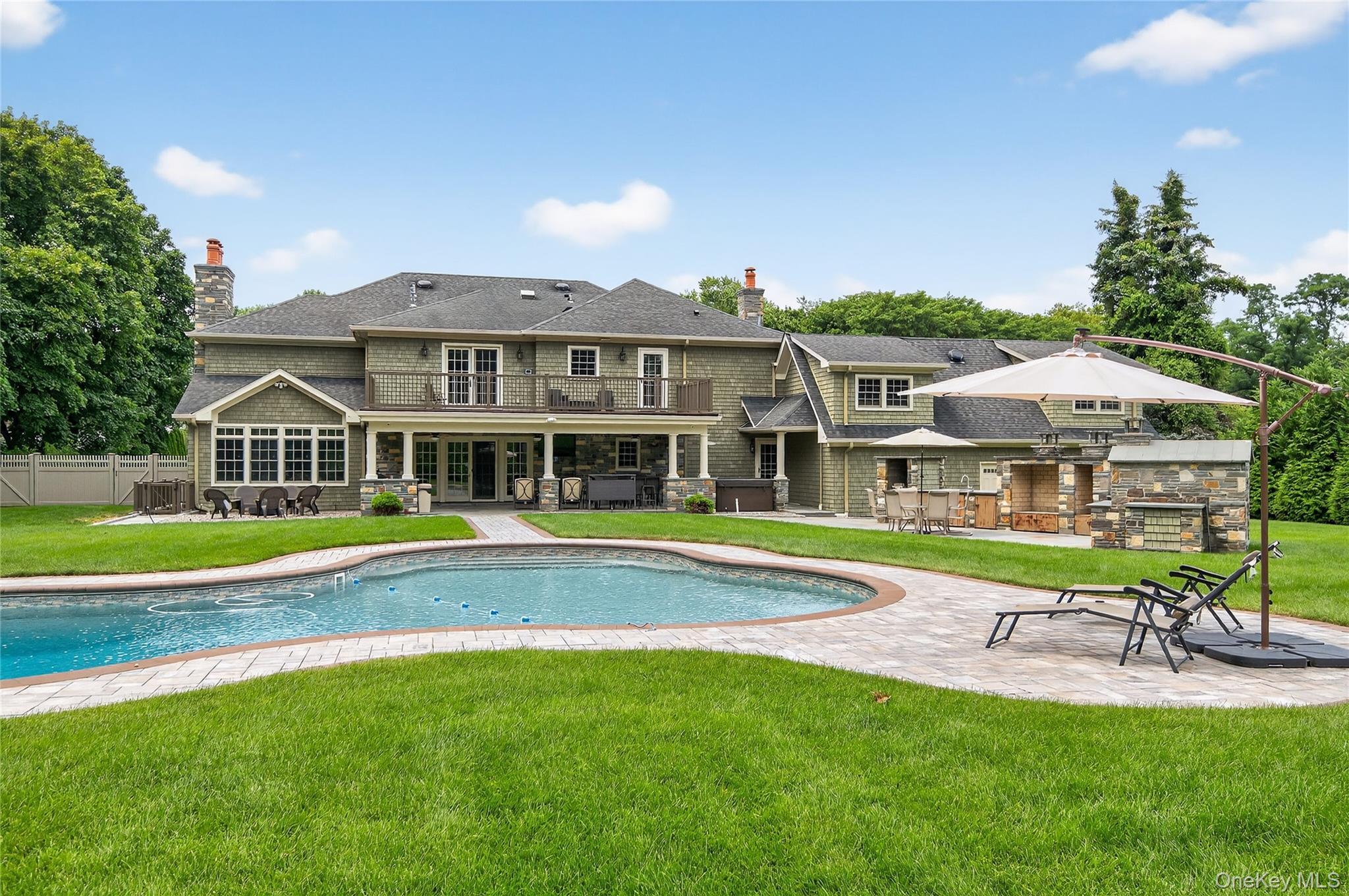 Single Family Gloria Lane Suffolk County, NY 11743, MLS-1036110-38