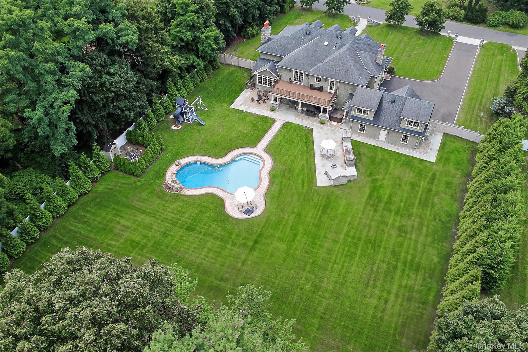 Single Family Gloria Lane Suffolk County, NY 11743, MLS-1036110-47