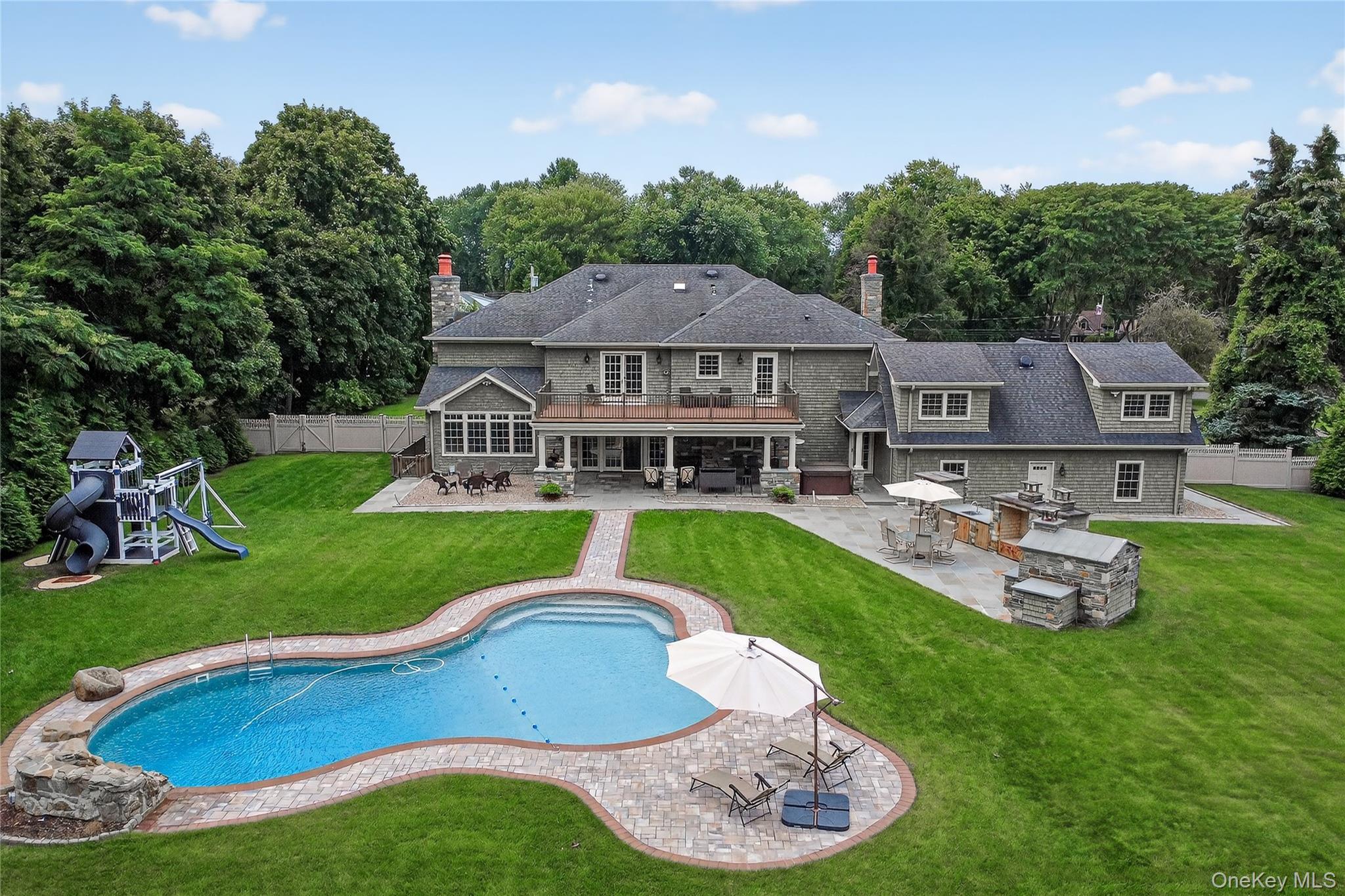 Single Family Gloria Lane Suffolk County, NY 11743, MLS-1036110-48