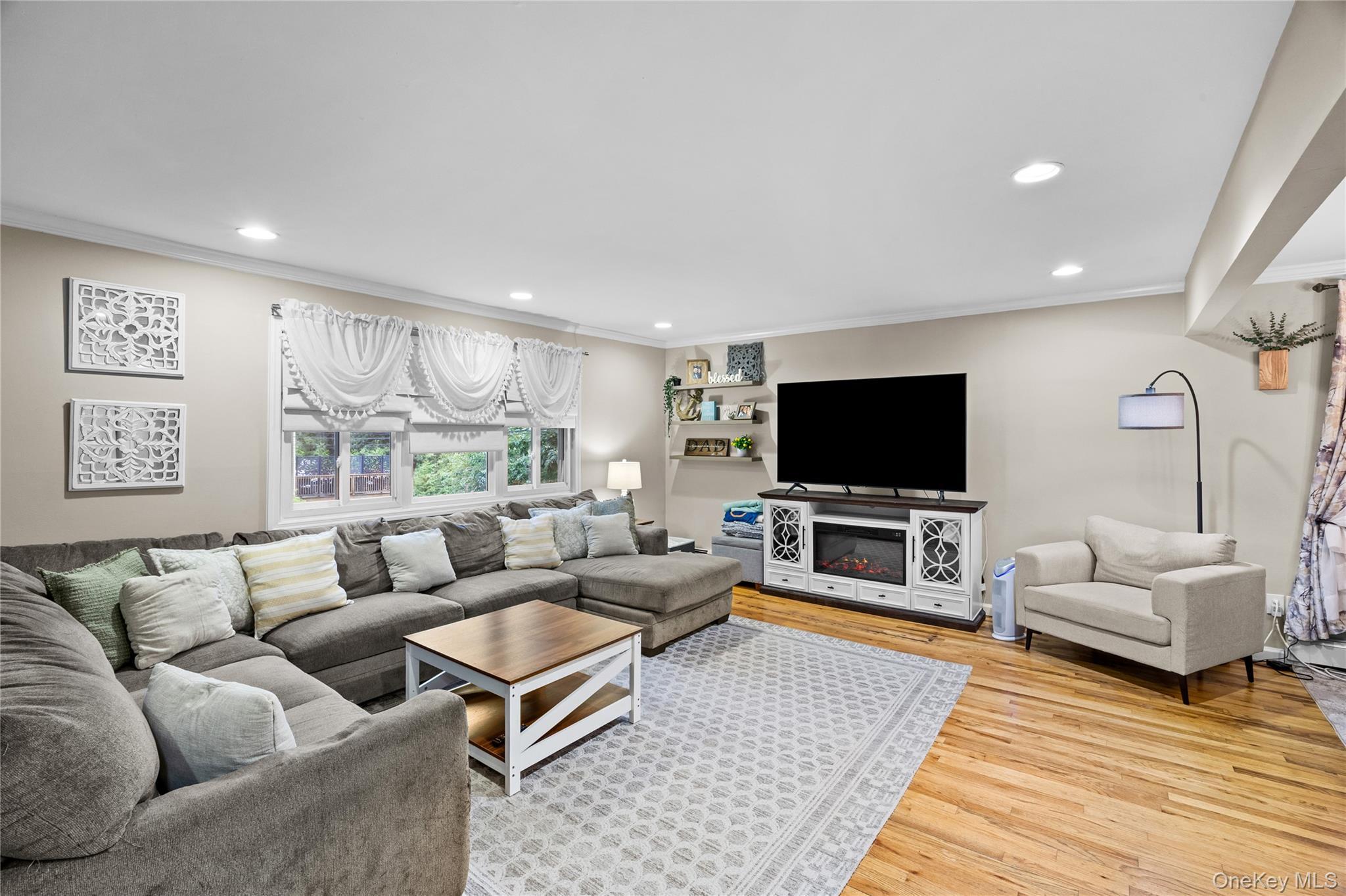 Single Family Manhasset Road Suffolk County, NY 11789, MLS-1036132-4