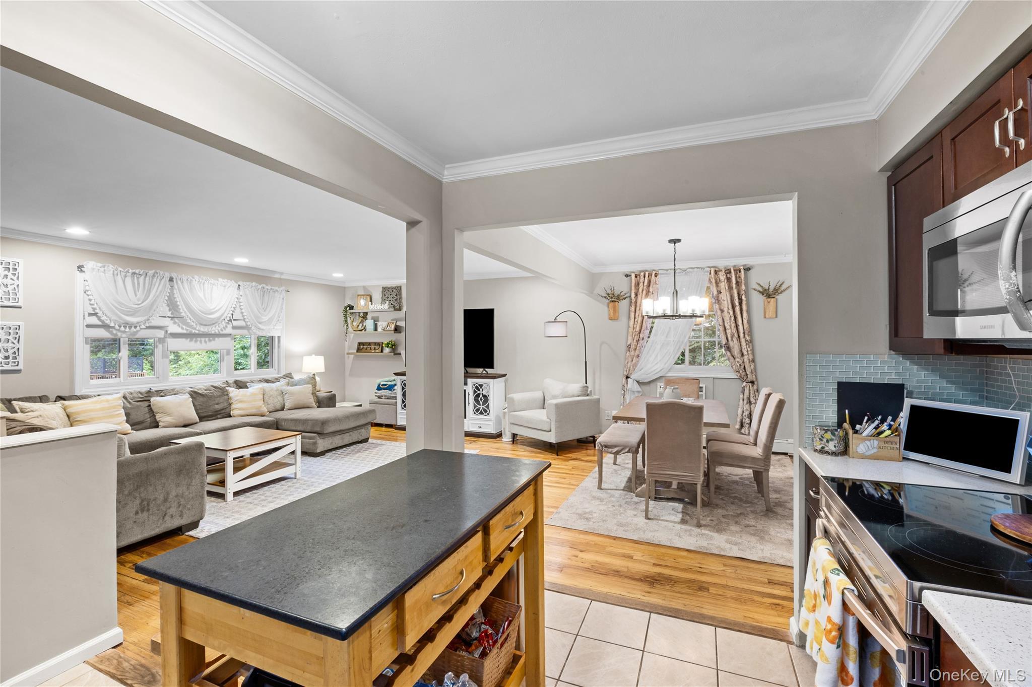 Single Family Manhasset Road Suffolk County, NY 11789, MLS-1036132-9