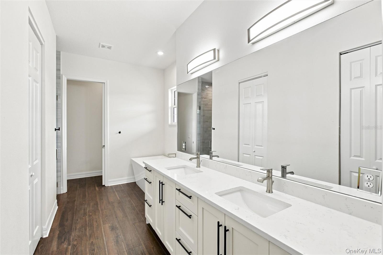 Single Family Tropicaire Out Of Area, NY 34291, MLS-1036137-24