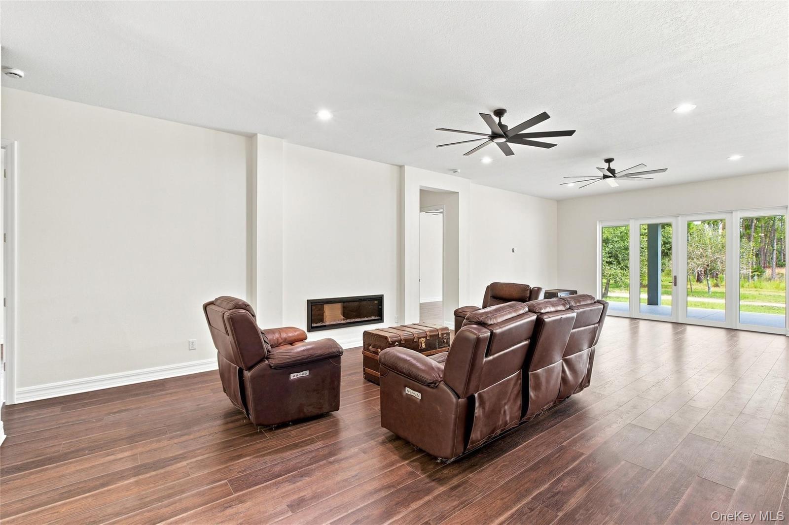 Single Family Tropicaire Out Of Area, NY 34291, MLS-1036137-5