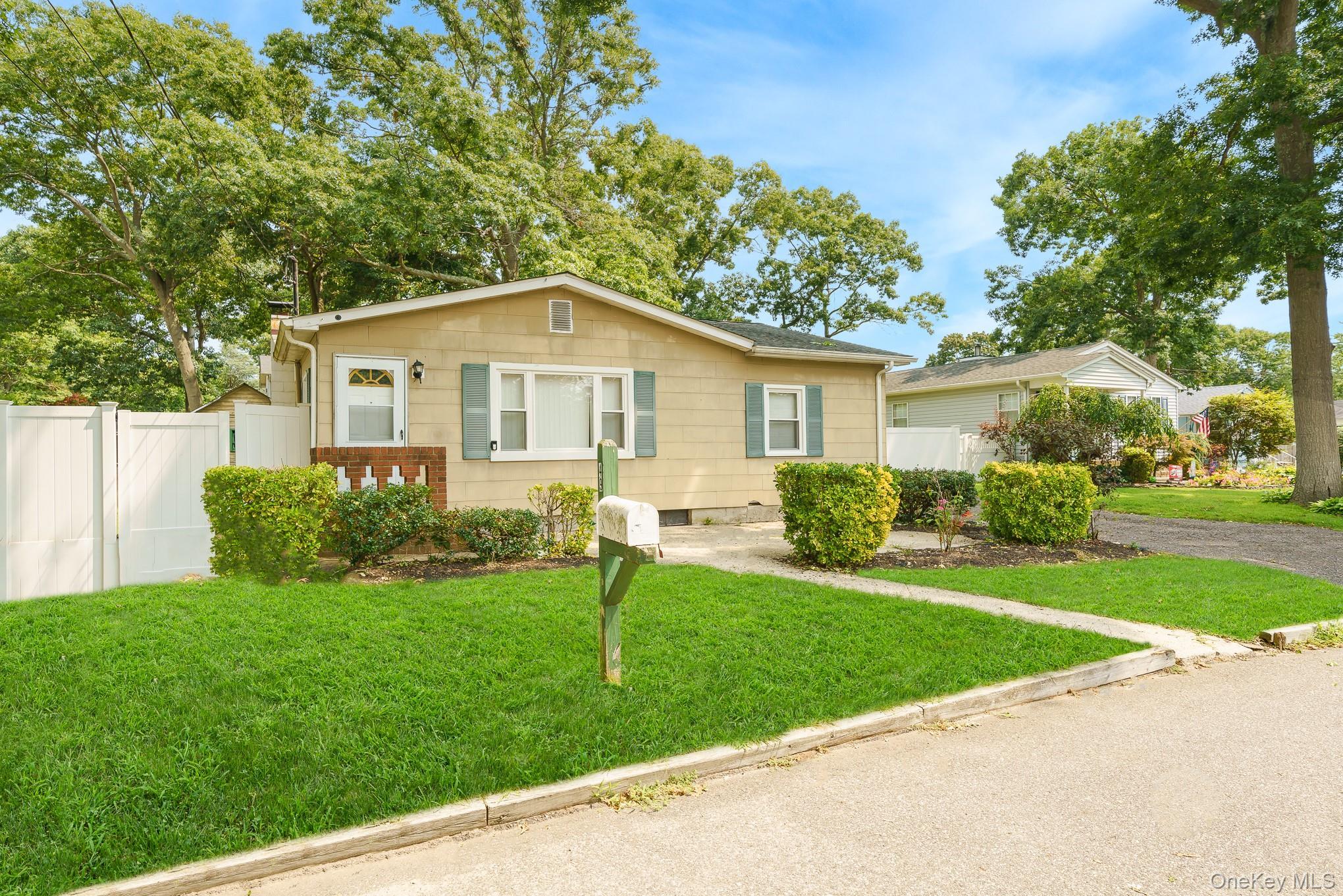 Single Family Salem Street Suffolk County, NY 11772, MLS-1036195-3