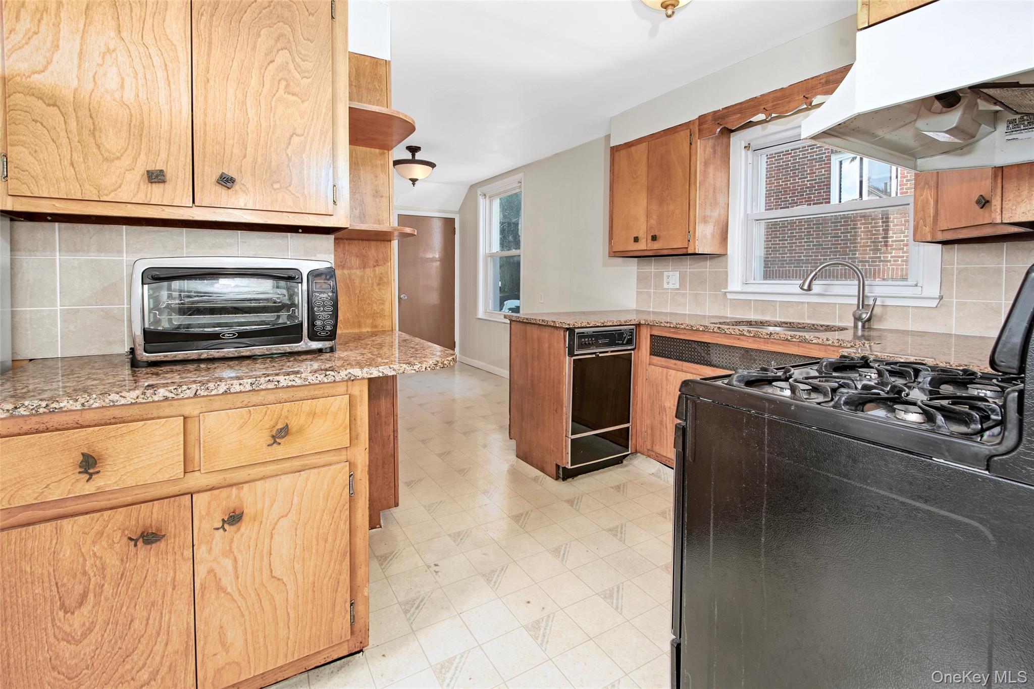Single Family Thatcher Avenue Westchester County, NY 10528, MLS-1036221-12