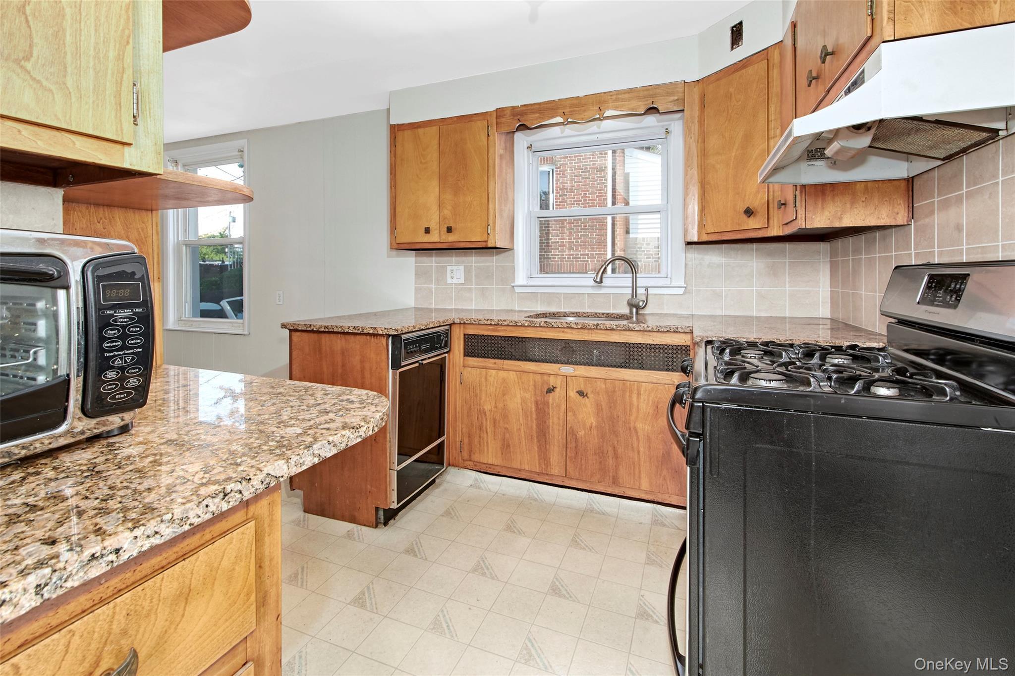 Single Family Thatcher Avenue Westchester County, NY 10528, MLS-1036221-13