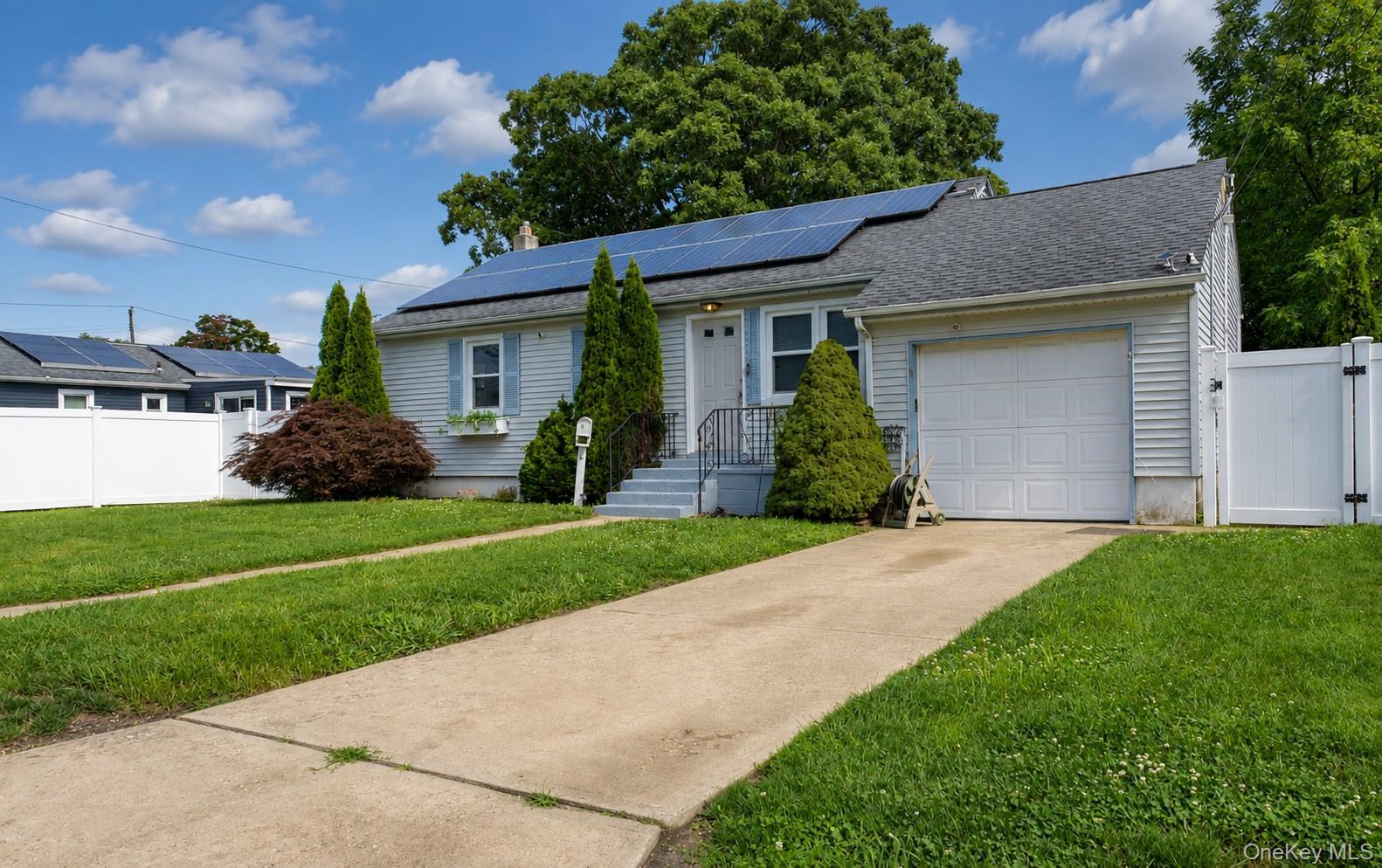 Single Family 48th Street Suffolk County, NY 11757, MLS-1036229-16