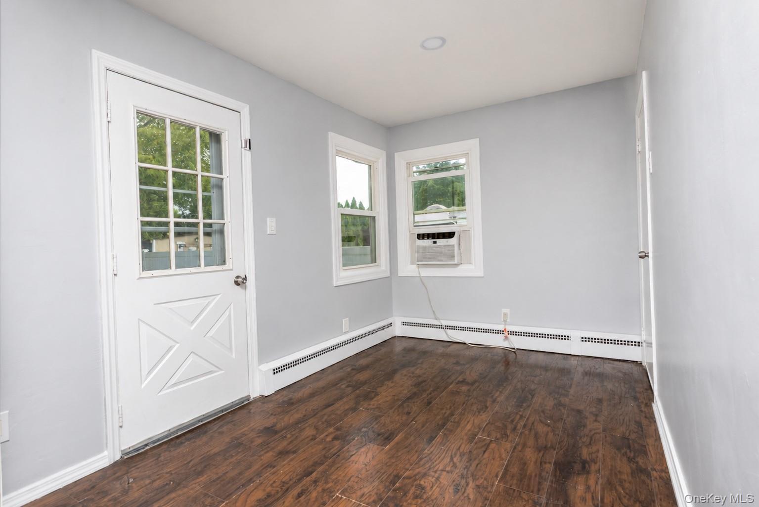Single Family 48th Street Suffolk County, NY 11757, MLS-1036229-5