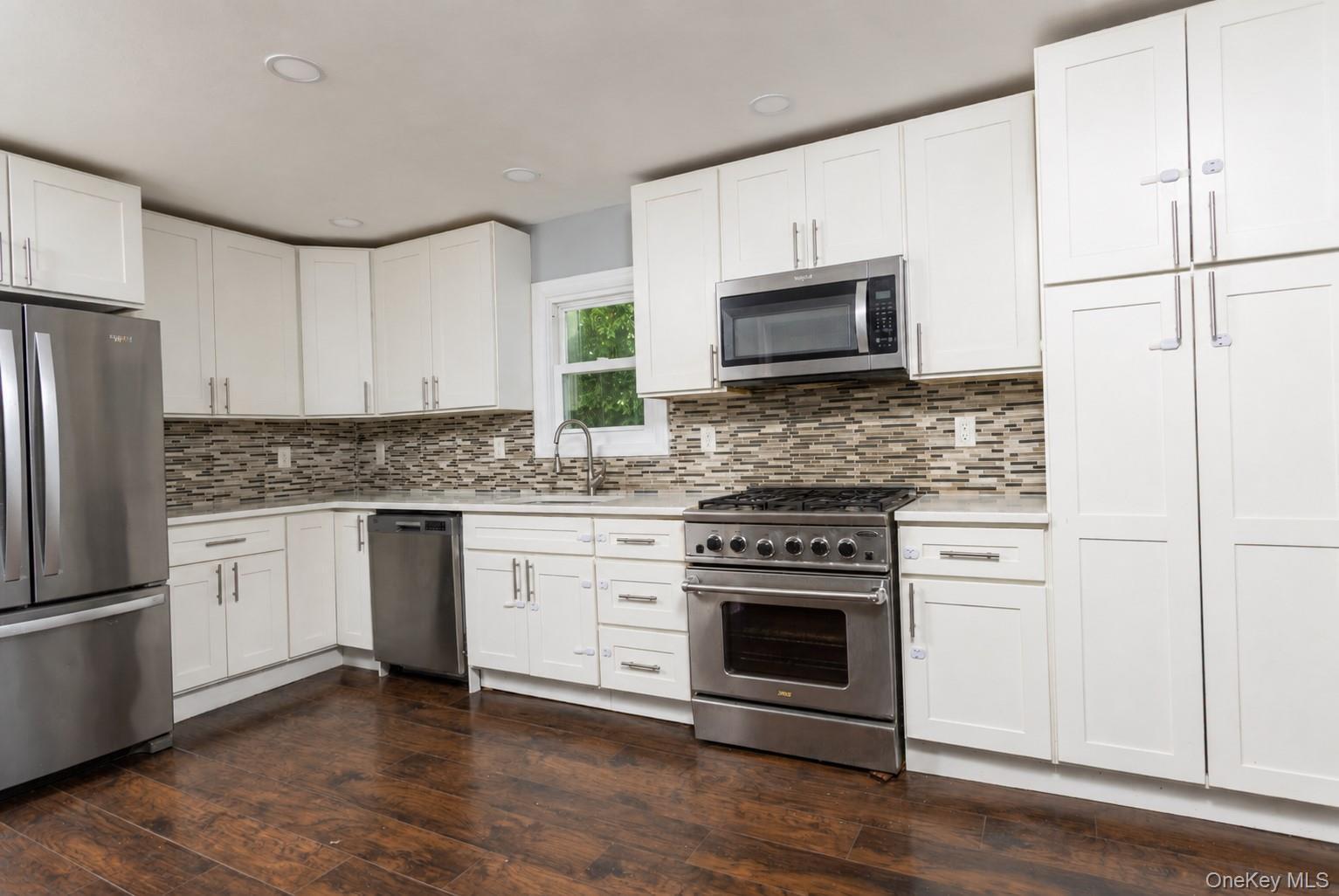 Single Family 48th Street Suffolk County, NY 11757, MLS-1036229-9