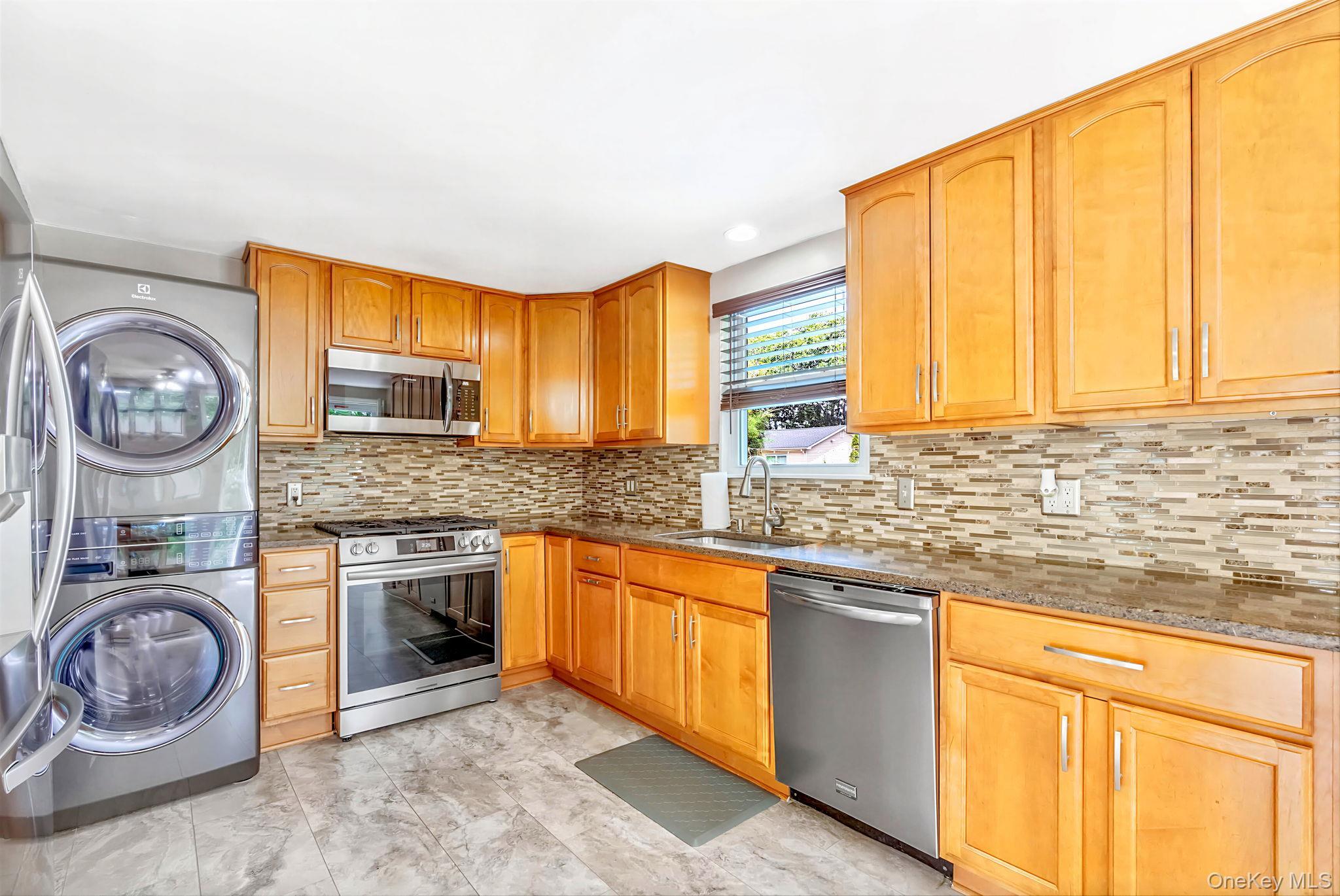 Single Family Broadway Suffolk County, NY 11967, MLS-1036230-13