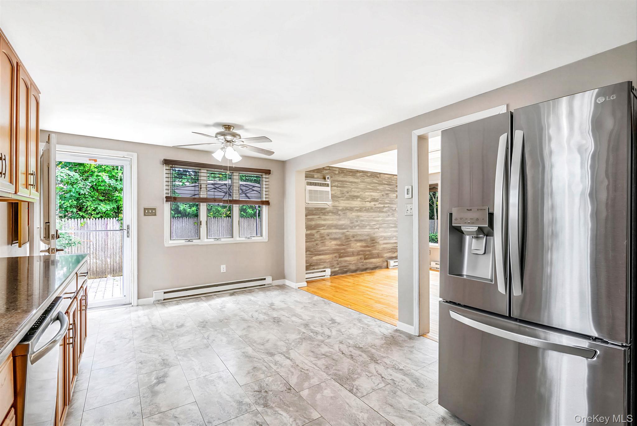 Single Family Broadway Suffolk County, NY 11967, MLS-1036230-15