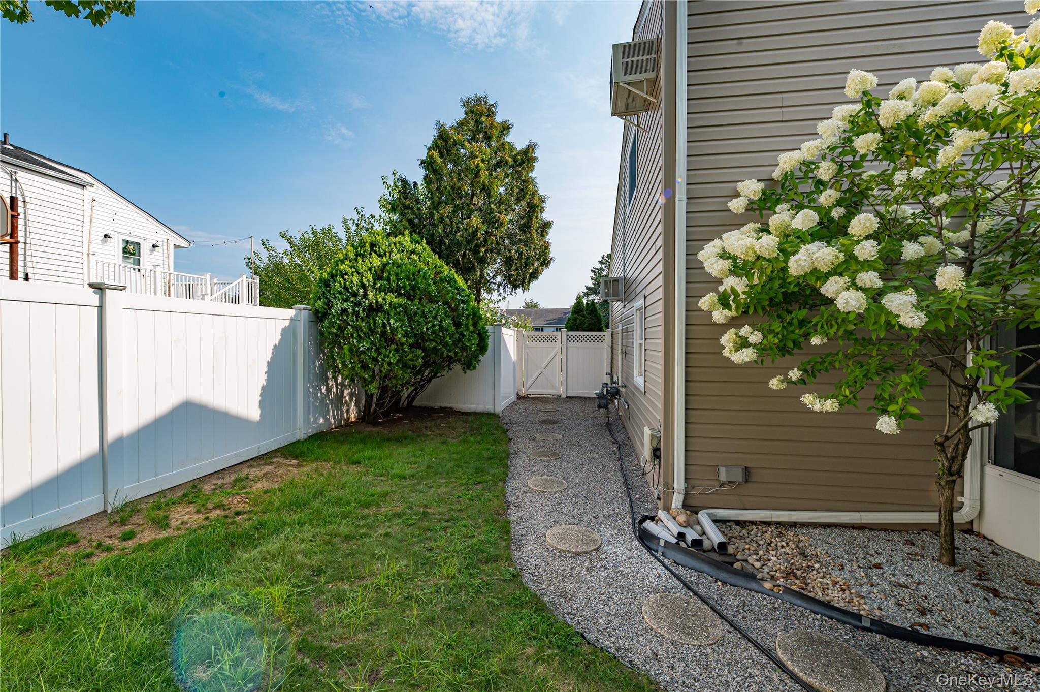 Single Family Rumford Road  Suffolk County, NY 11754, MLS-1036247-25