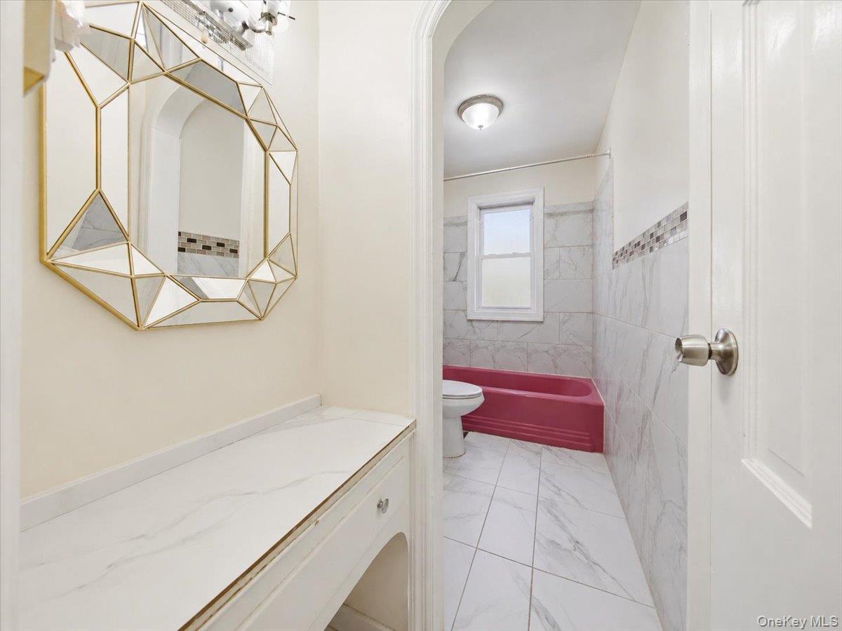 Single Family Duncan Street Bronx, NY 10469, MLS-1036251-11