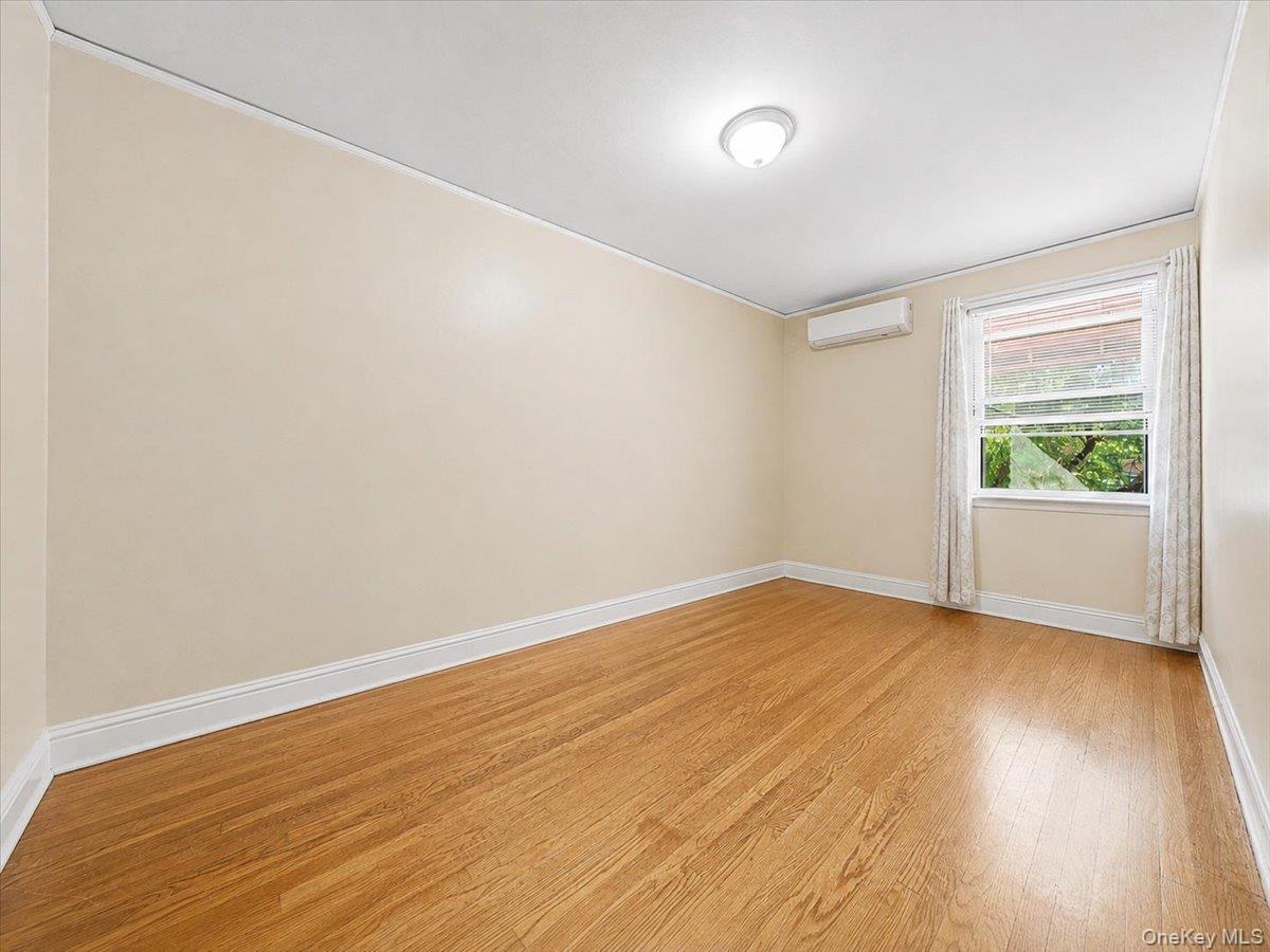 Single Family Duncan Street Bronx, NY 10469, MLS-1036251-14