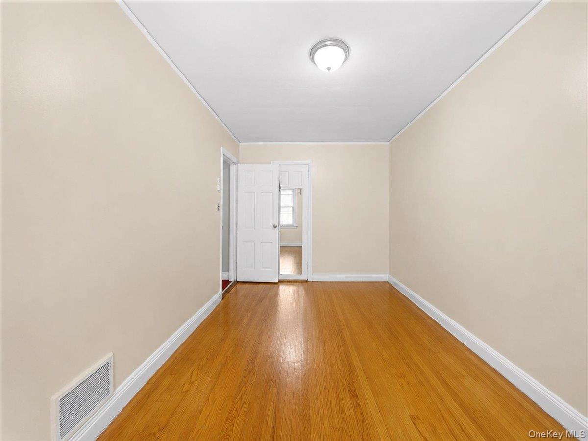 Single Family Duncan Street Bronx, NY 10469, MLS-1036251-15