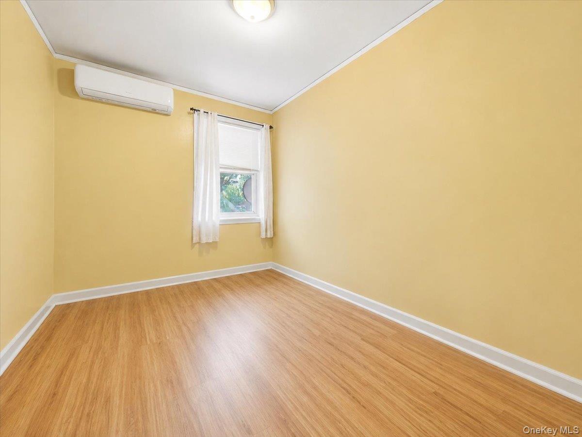 Single Family Duncan Street Bronx, NY 10469, MLS-1036251-16