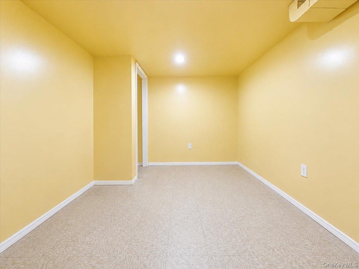 Single Family Duncan Street Bronx, NY 10469, MLS-1036251-22
