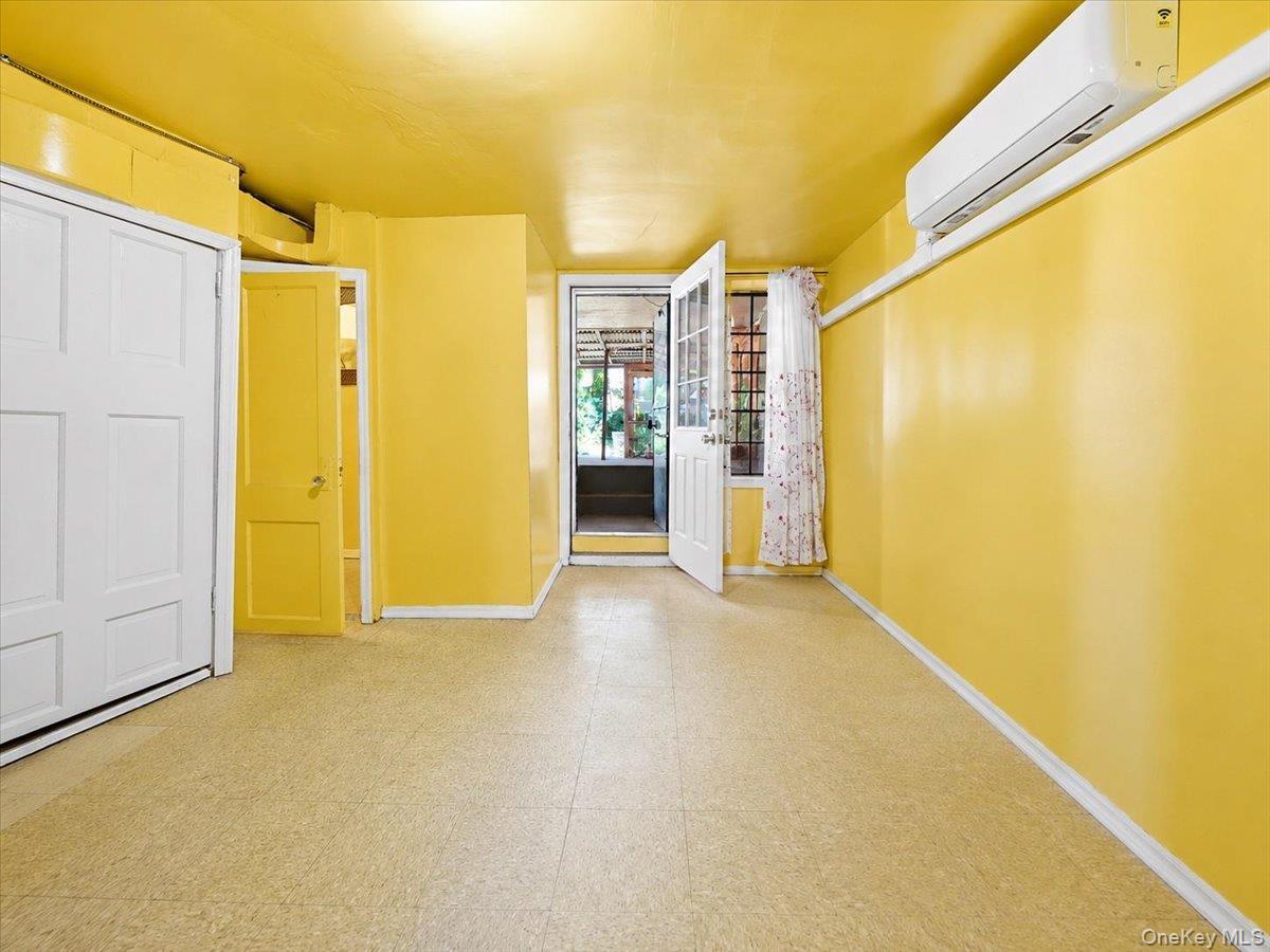 Single Family Duncan Street Bronx, NY 10469, MLS-1036251-23