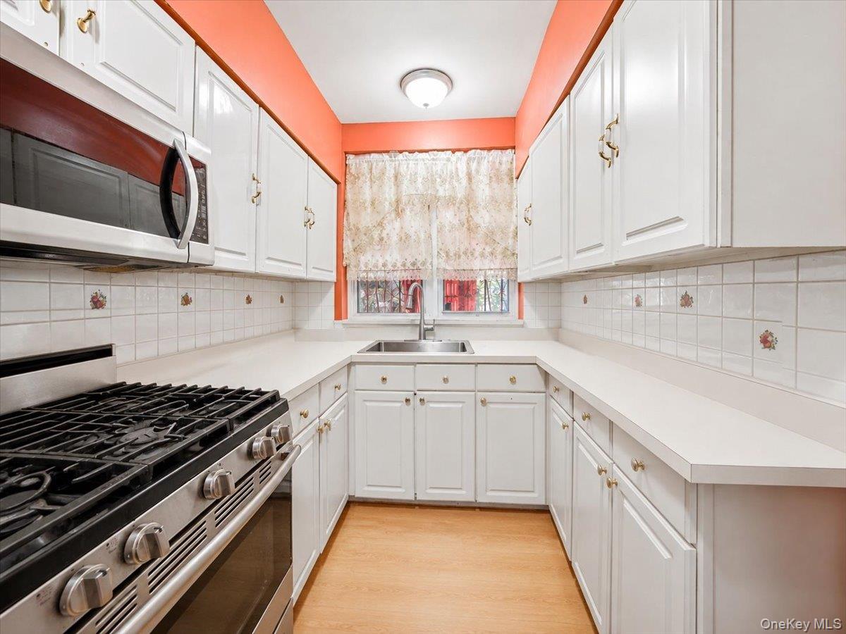 Single Family Duncan Street Bronx, NY 10469, MLS-1036251-6