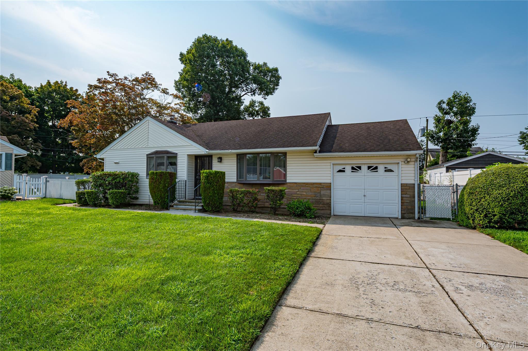 Single Family Maplewood Drive  Nassau County, NY 11783, MLS-1036258-2