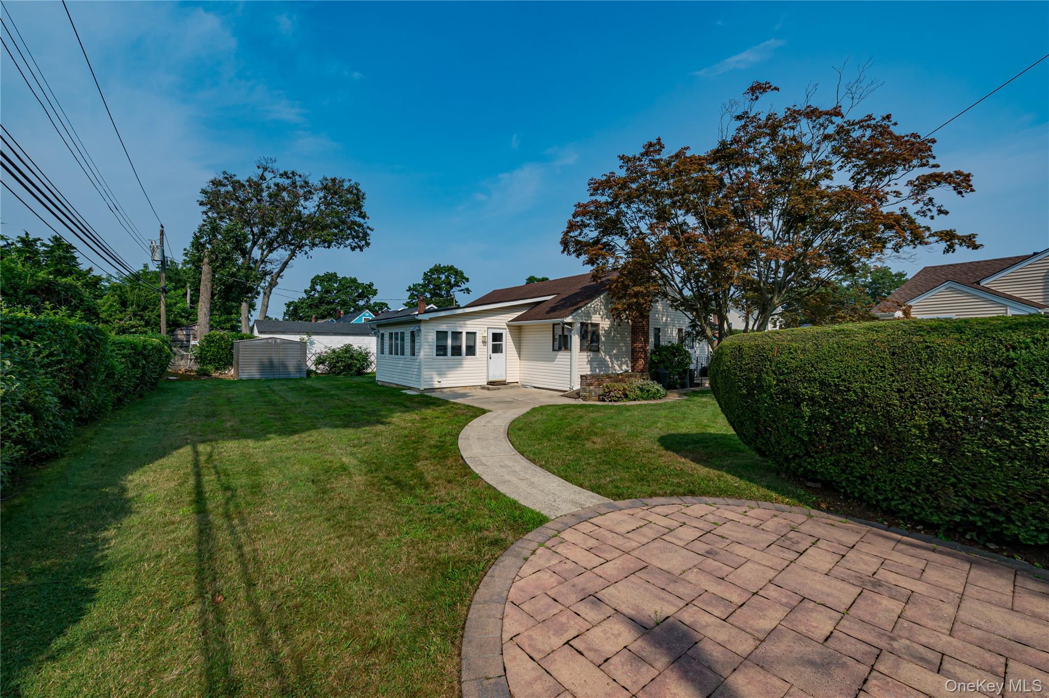 Single Family Maplewood Drive  Nassau County, NY 11783, MLS-1036258-20