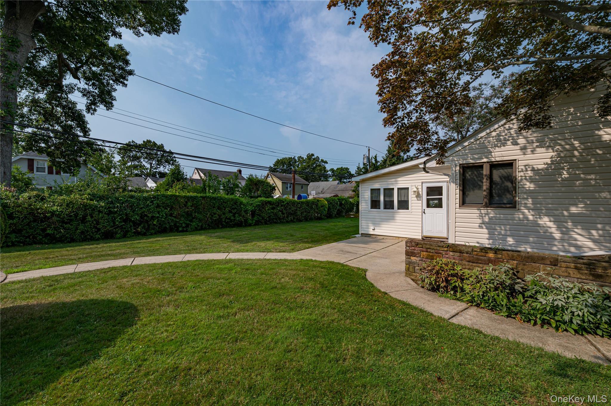 Single Family Maplewood Drive  Nassau County, NY 11783, MLS-1036258-22