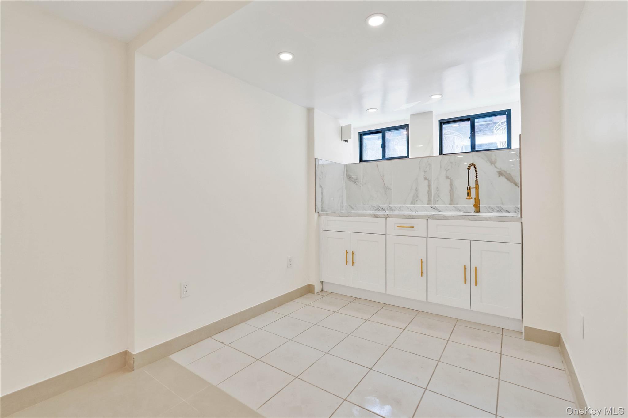 Single Family 68th Avenue Queens, NY 11374, MLS-1036273-26