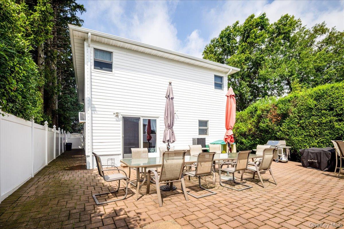 Single Family Seidman Place  Nassau County, NY 11010, MLS-1036274-22
