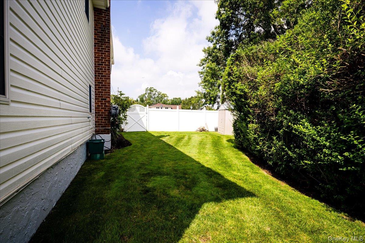 Single Family Seidman Place  Nassau County, NY 11010, MLS-1036274-23