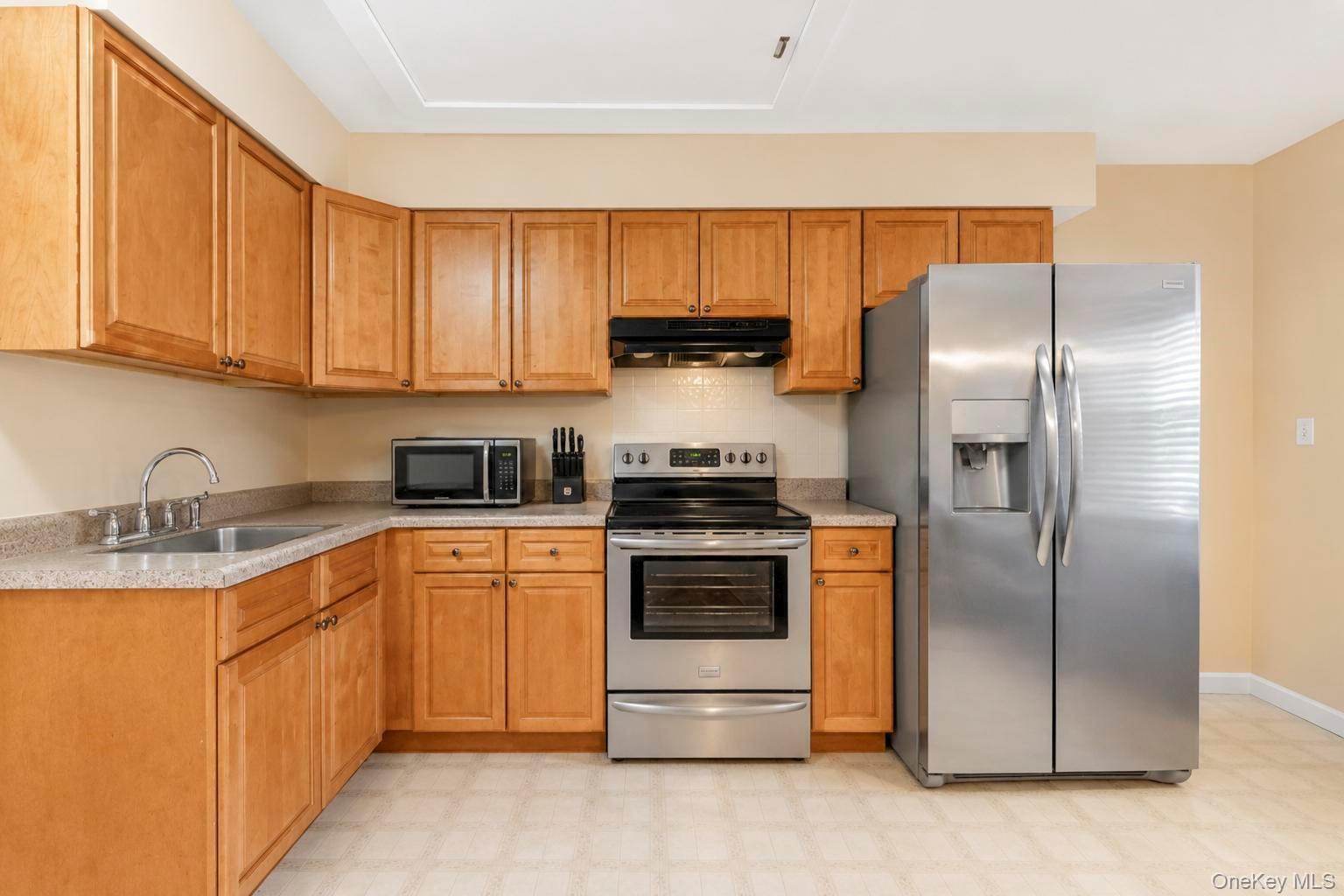 Single Family Reinhardt Court Suffolk County, NY 11715, MLS-1036280-32