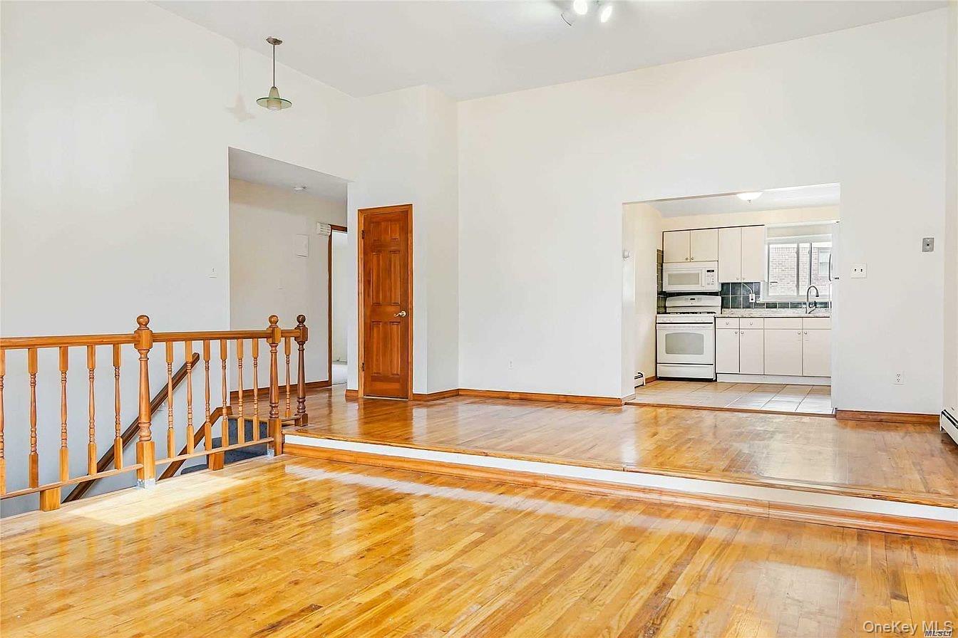 Single Family Little Neck Parkway Queens, NY 11363, MLS-1036294-2