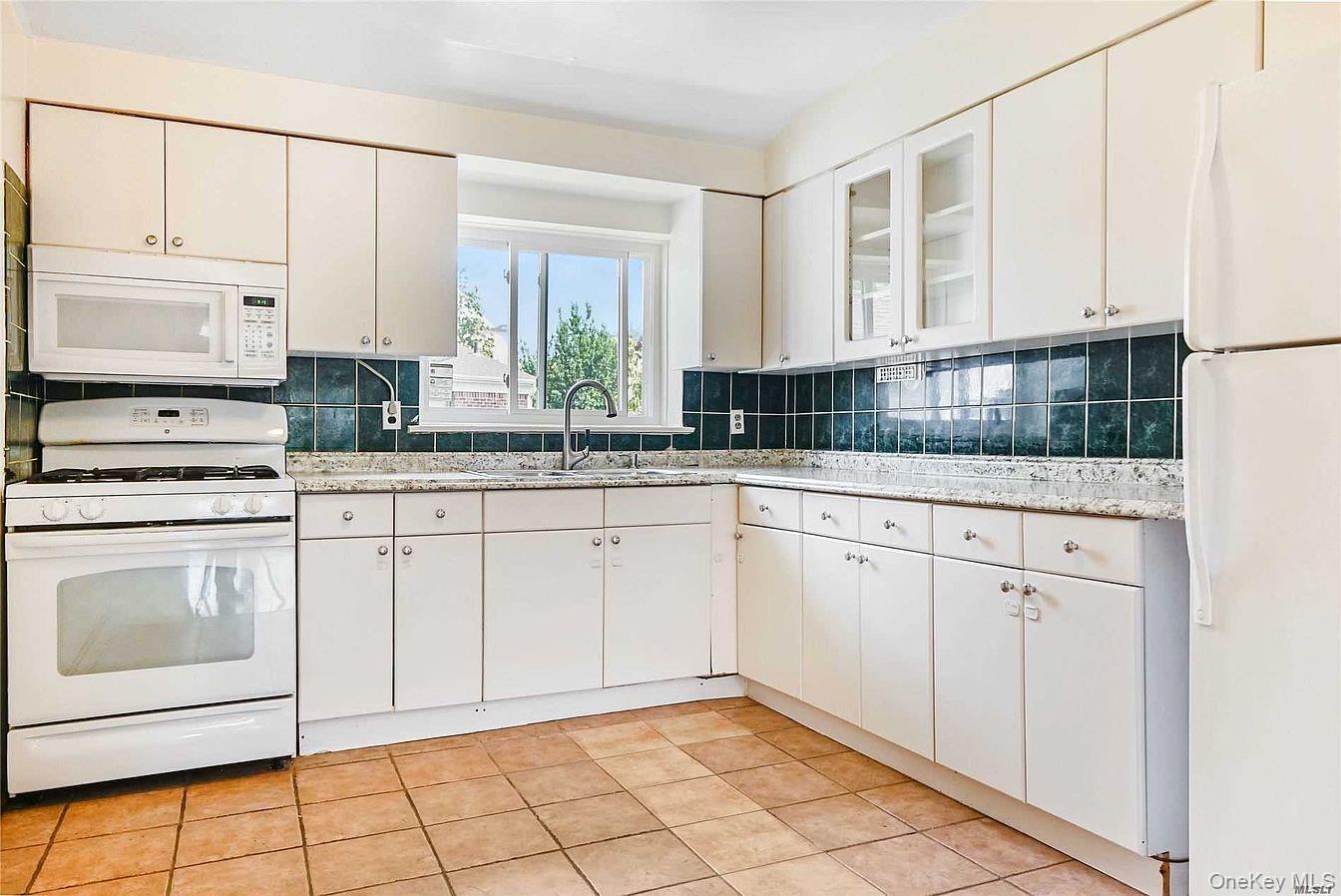 Single Family Little Neck Parkway Queens, NY 11363, MLS-1036294-3