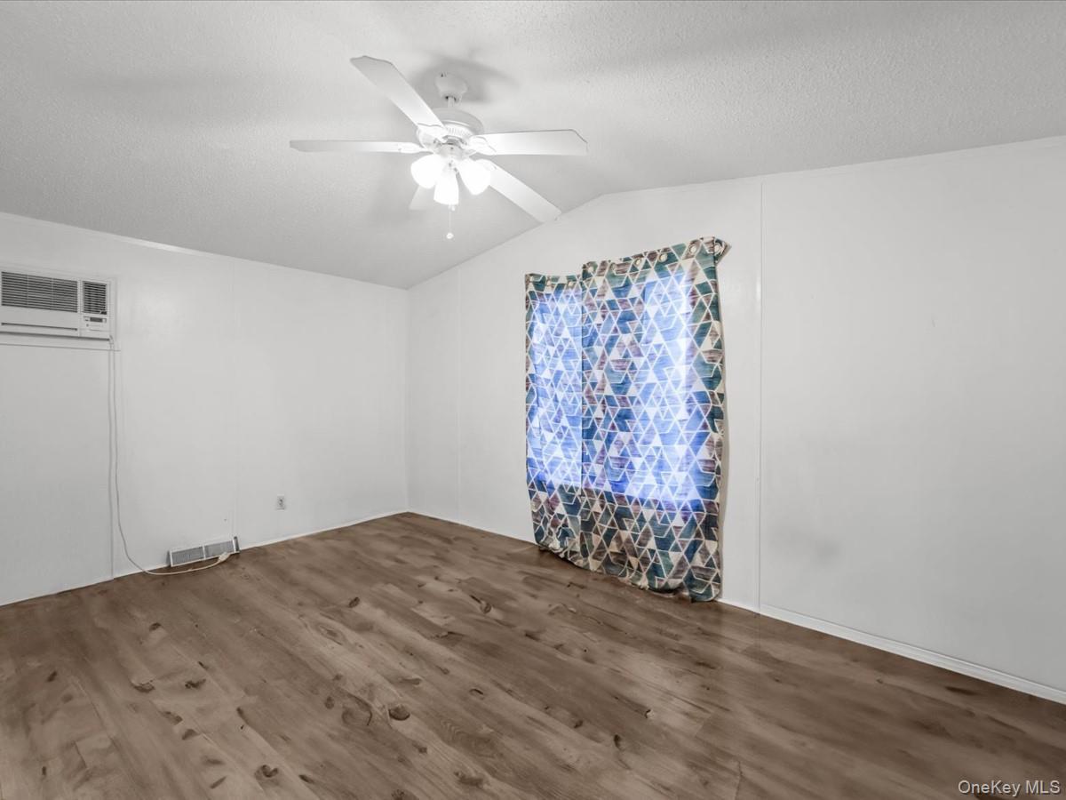 Single Family Mindy Lane  Suffolk County, NY 11716, MLS-1036313-11