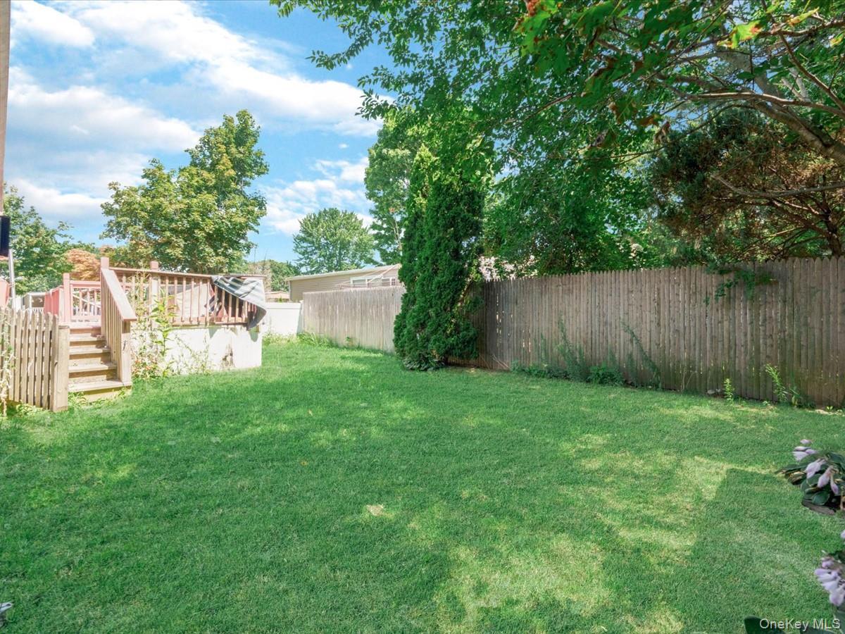 Single Family Mindy Lane  Suffolk County, NY 11716, MLS-1036313-15