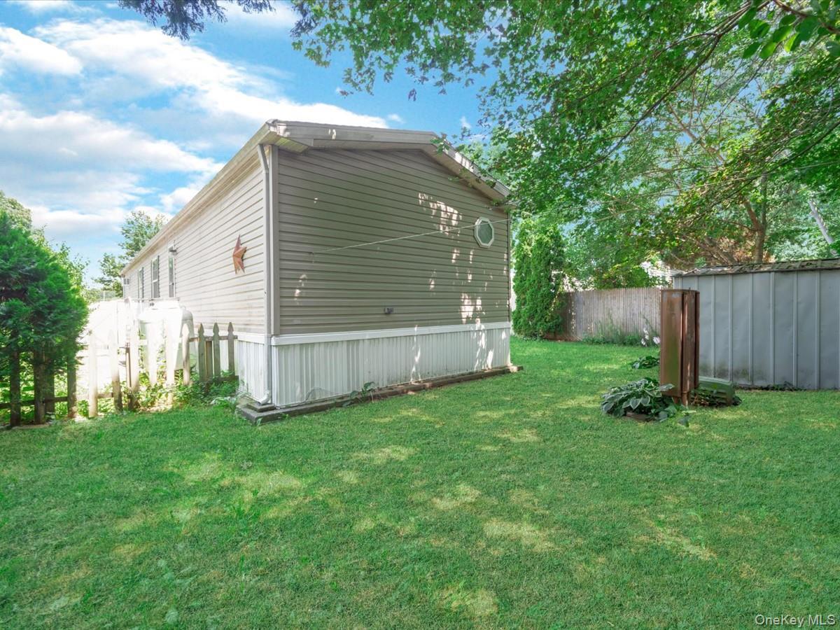 Single Family Mindy Lane  Suffolk County, NY 11716, MLS-1036313-16