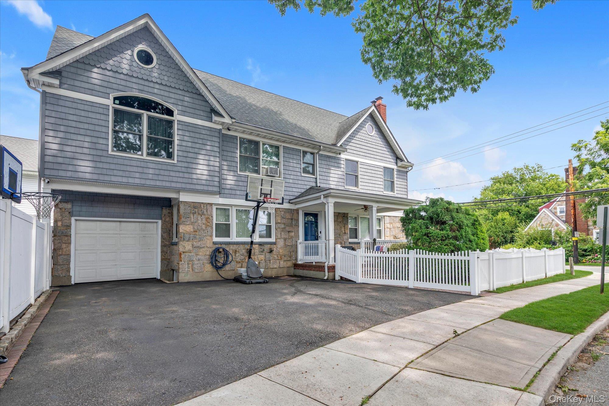 Single Family Windsor Place Nassau County, NY 11563, MLS-1036351-2