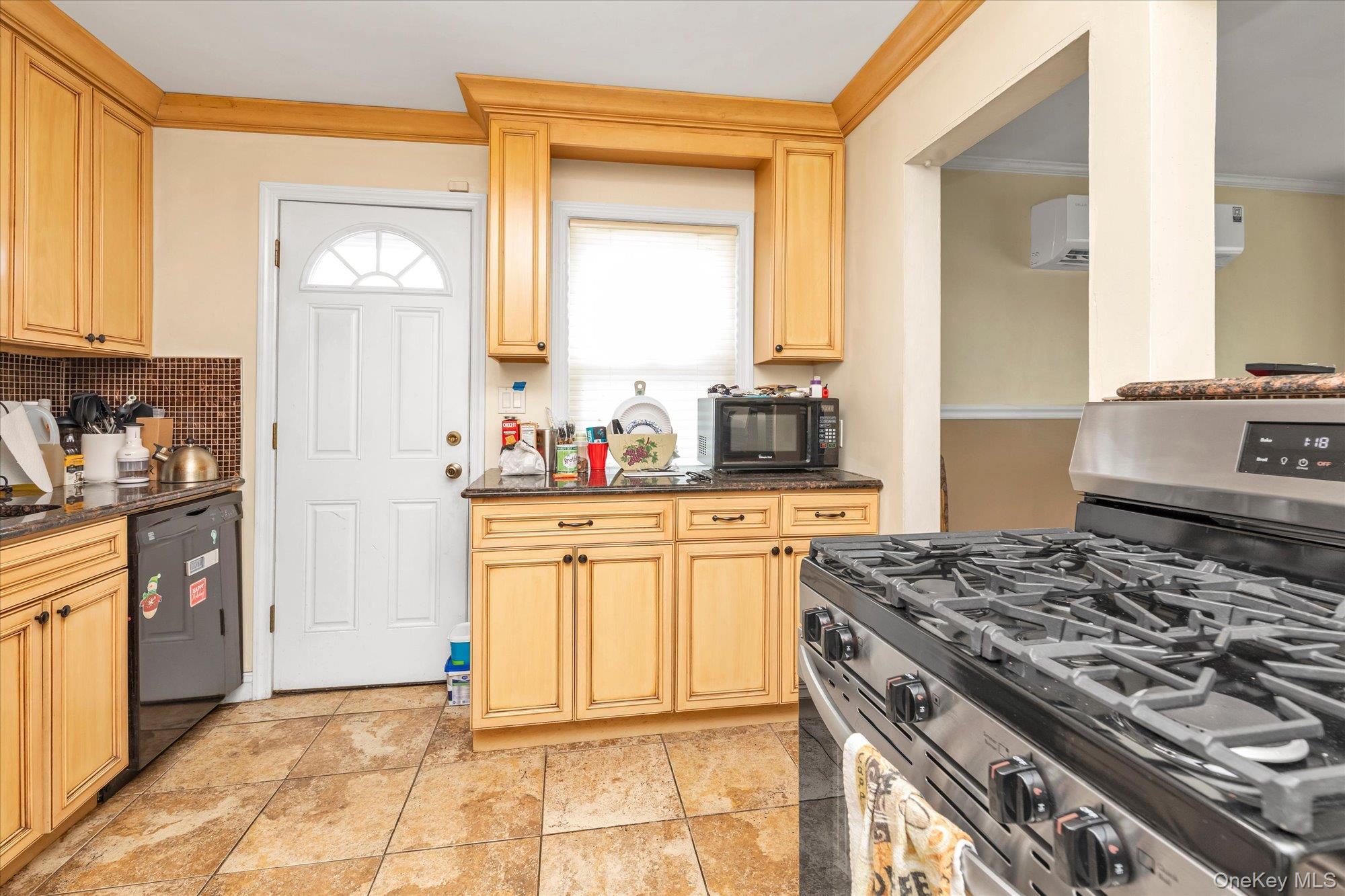 Single Family Windsor Place Nassau County, NY 11563, MLS-1036351-8