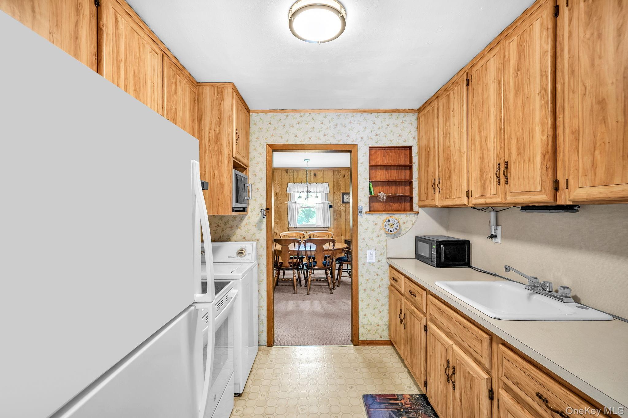 Single Family Bradish Lane Suffolk County, NY 11702, MLS-1036352-10
