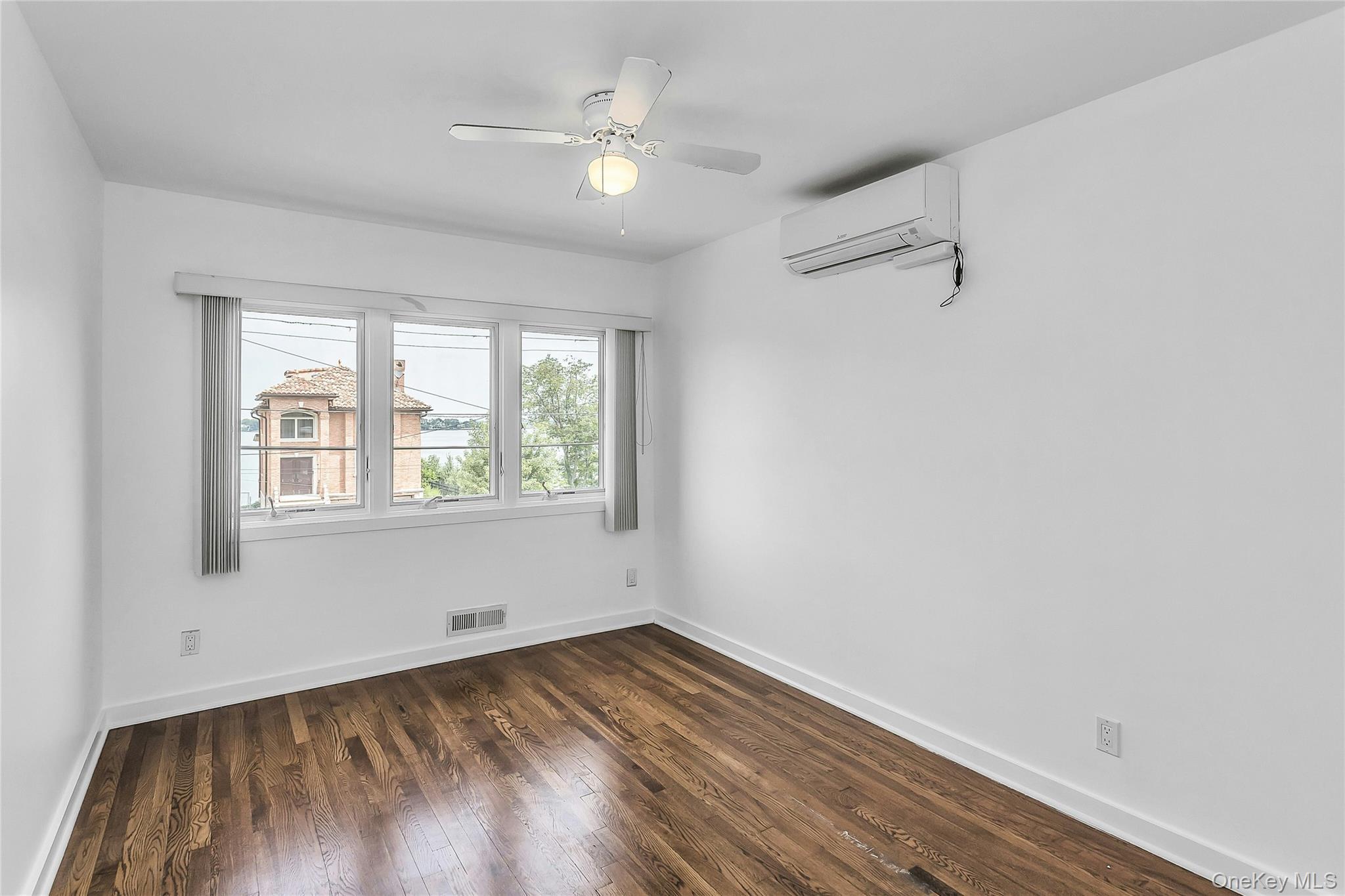 Single Family Powells Cove Boulevard Queens, NY 11357, MLS-1036365-17