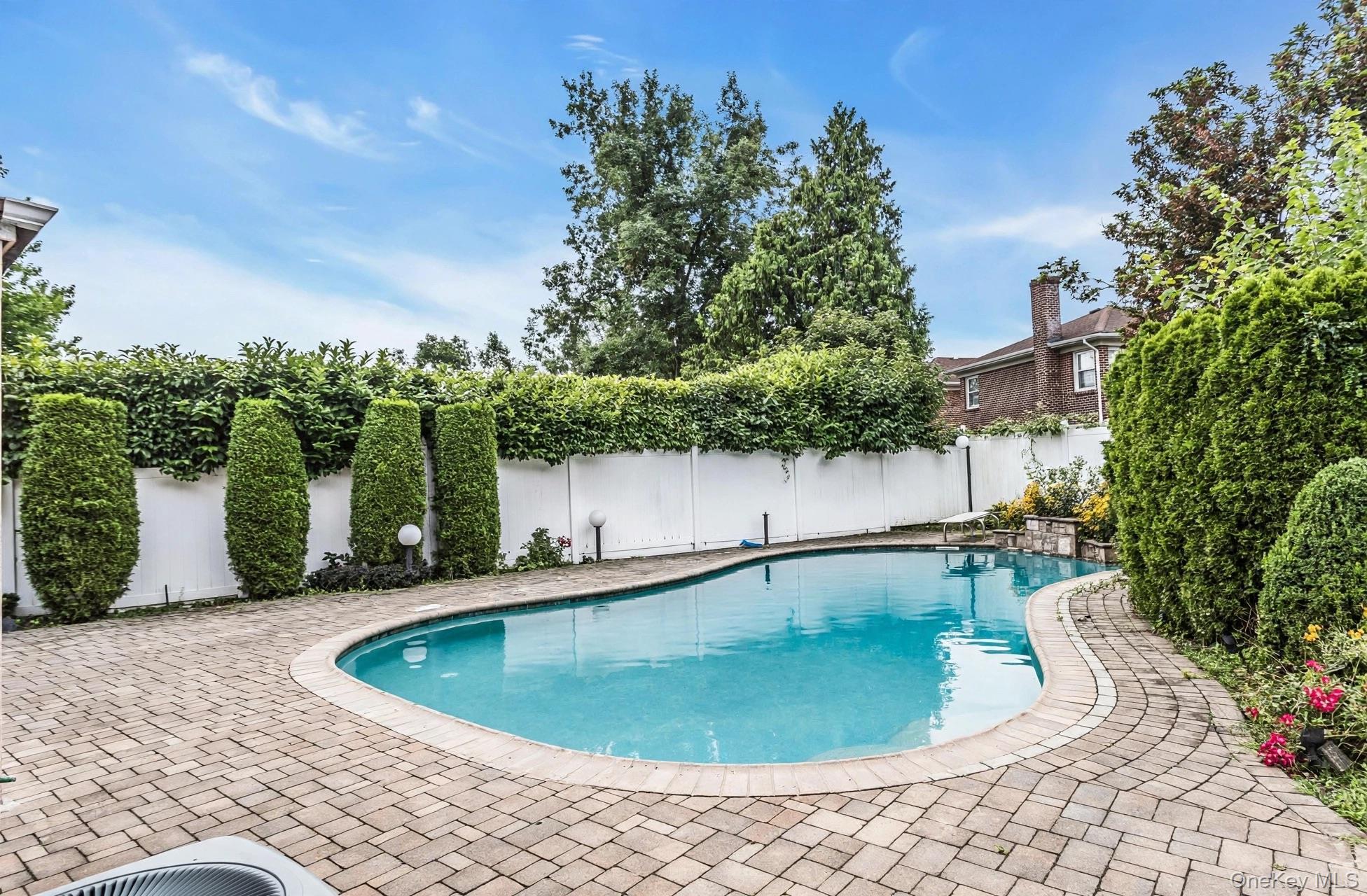 Single Family Powells Cove Boulevard Queens, NY 11357, MLS-1036365-25