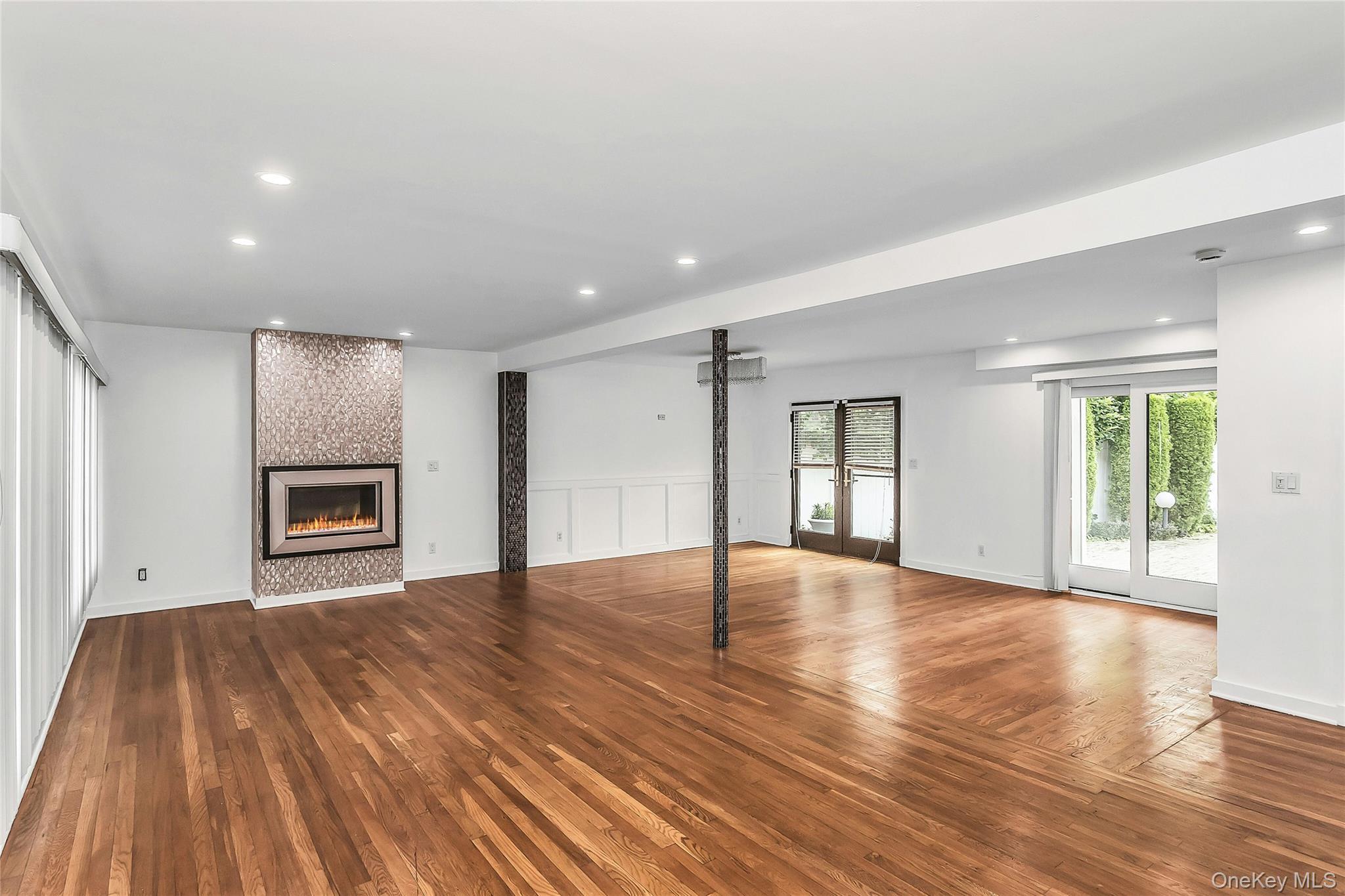 Single Family Powells Cove Boulevard Queens, NY 11357, MLS-1036365-3
