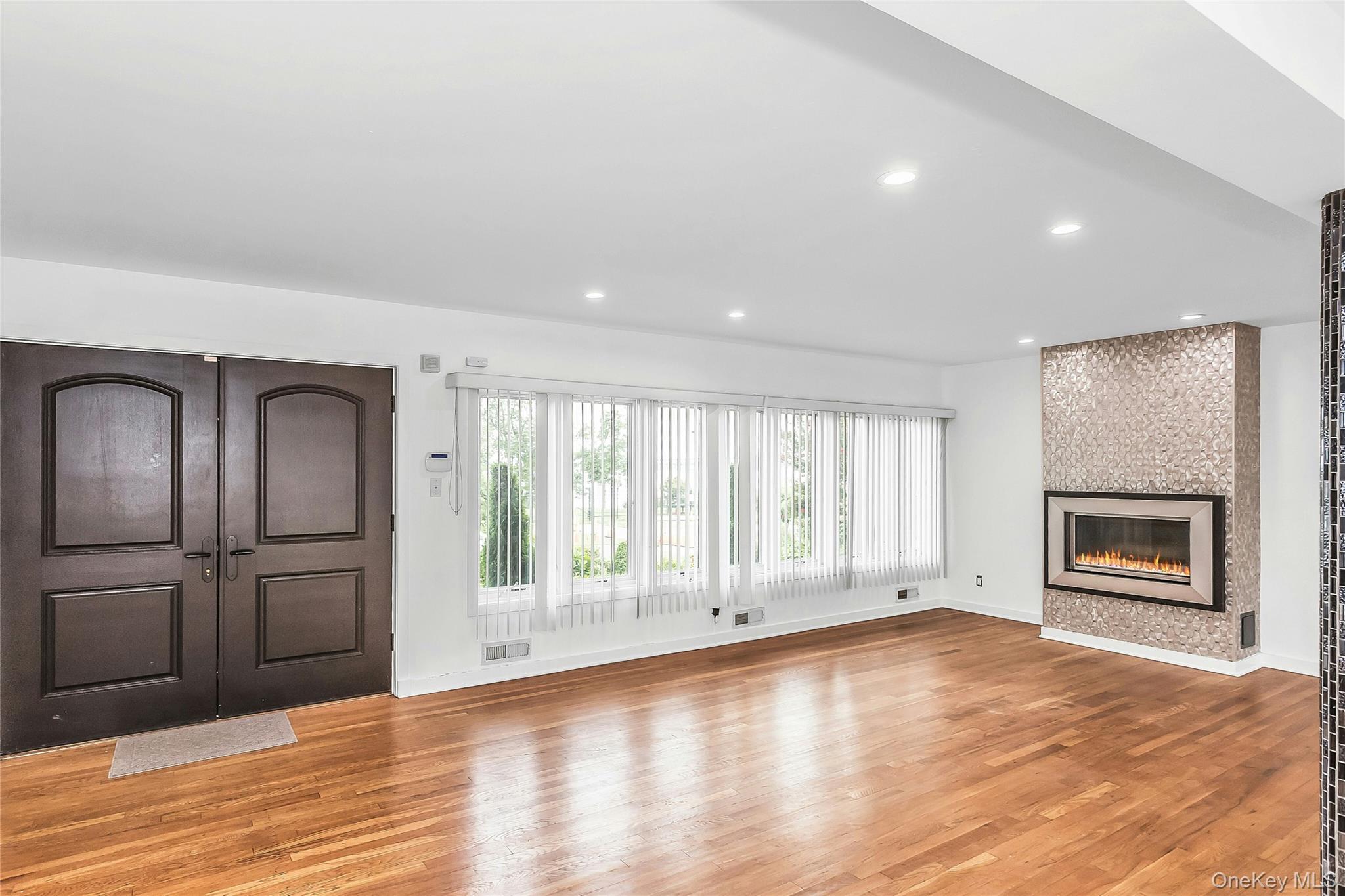 Single Family Powells Cove Boulevard Queens, NY 11357, MLS-1036365-4