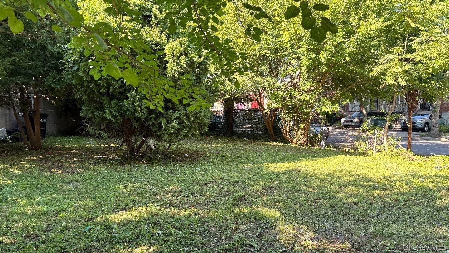Single Family E 233rd Street  Bronx, NY 10466, MLS-1036378-2