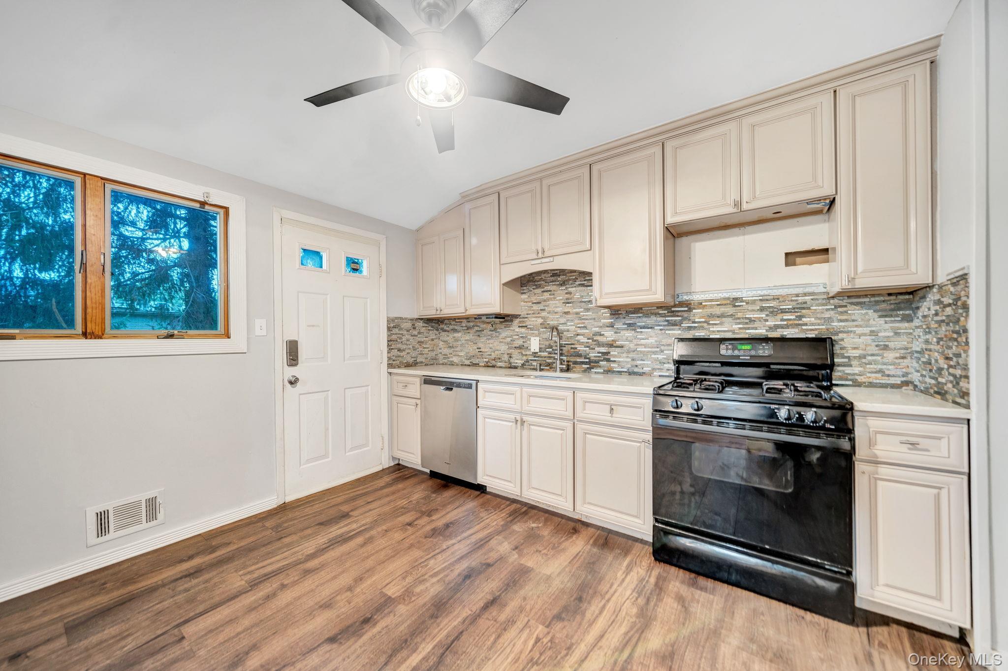 Single Family University Drive  Suffolk County, NY 11779, MLS-1036382-11