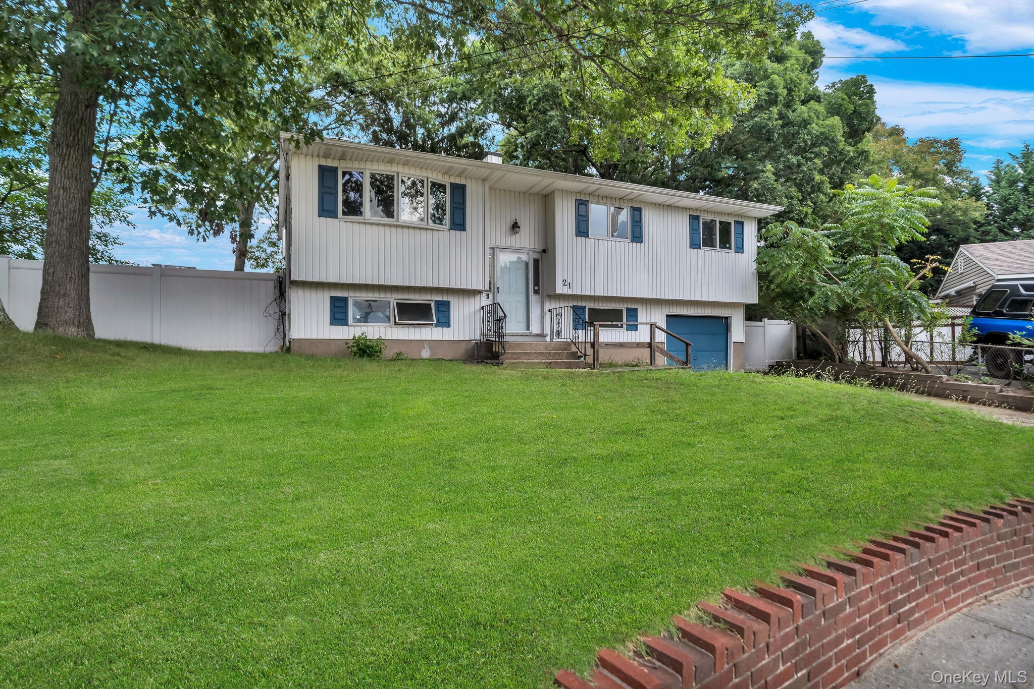 Single Family University Drive  Suffolk County, NY 11779, MLS-1036382-2